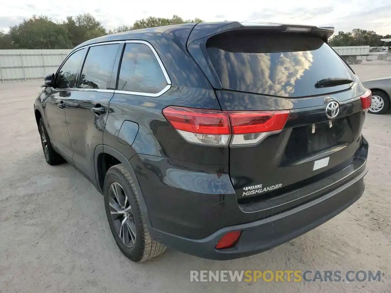 3 Фотография поврежденного автомобиля 5TDZZRFHXKS365428 TOYOTA HIGHLANDER 2019