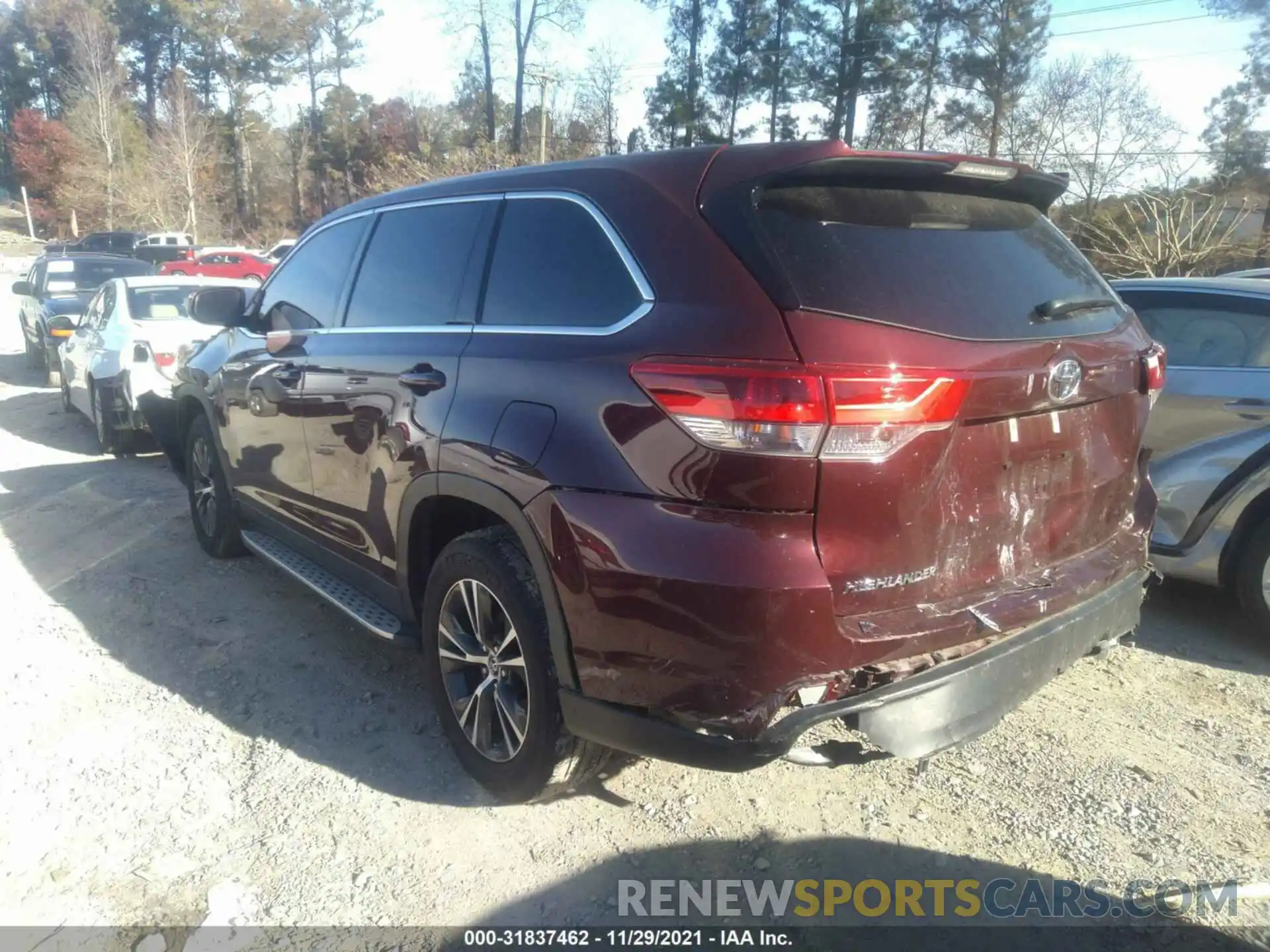 3 Photograph of a damaged car 5TDZZRFHXKS365557 TOYOTA HIGHLANDER 2019