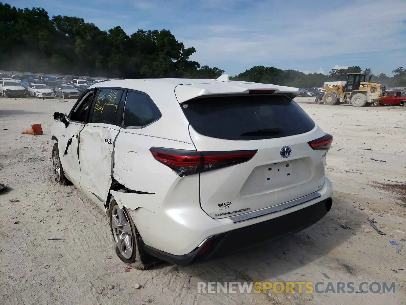 3 Photograph of a damaged car 5TDBBRCH0LS511637 TOYOTA HIGHLANDER 2020