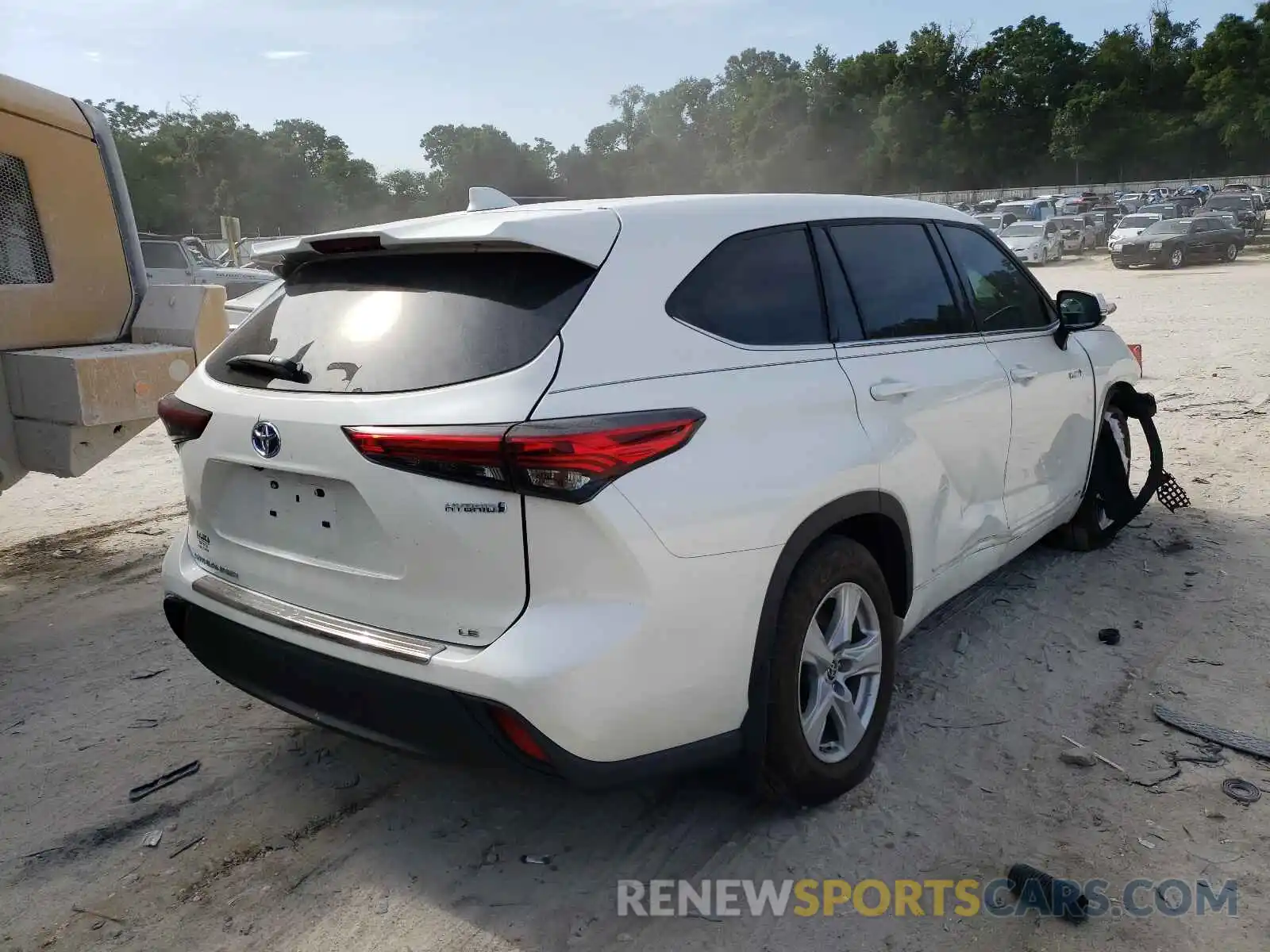 4 Photograph of a damaged car 5TDBBRCH0LS511637 TOYOTA HIGHLANDER 2020