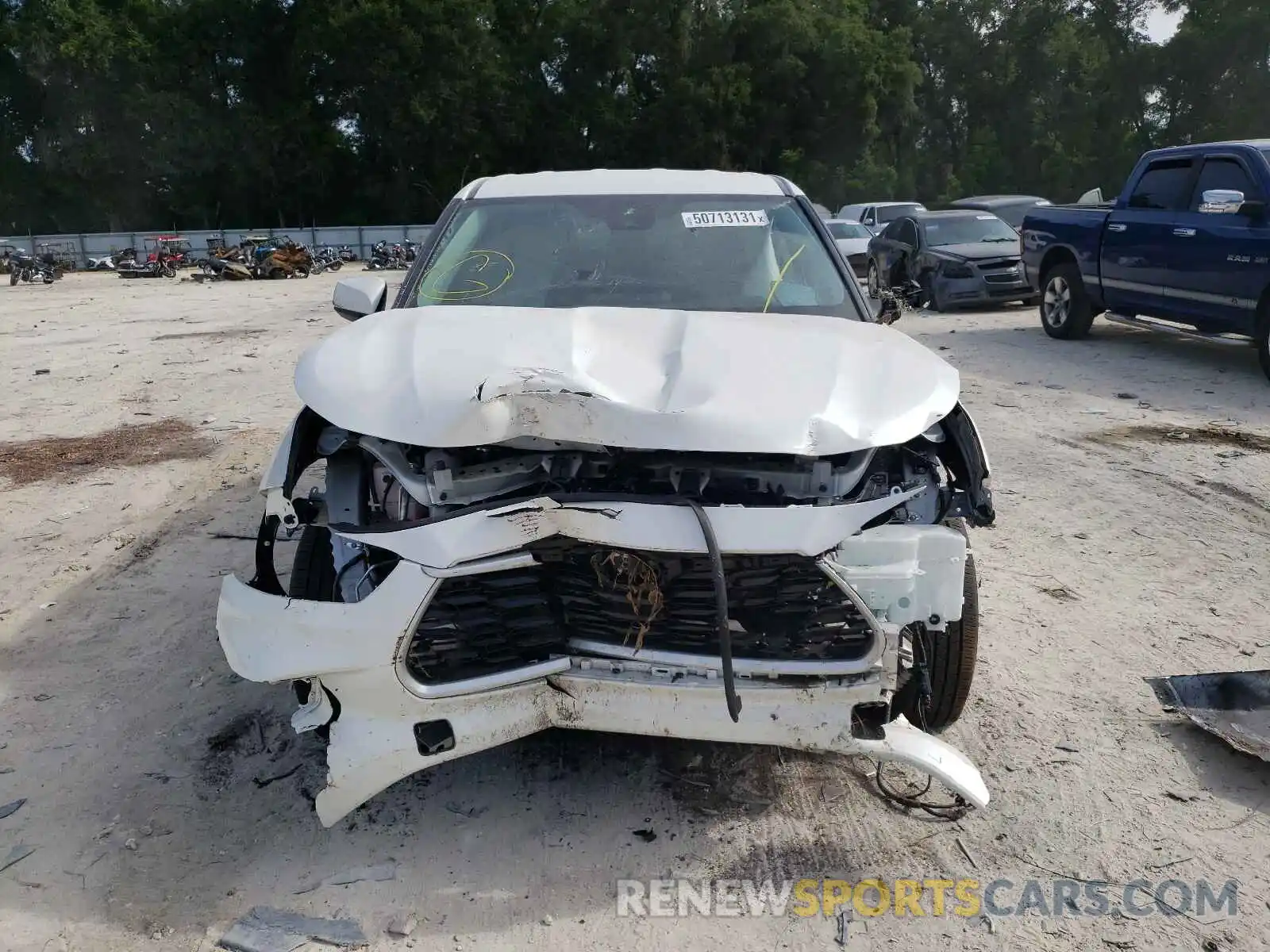 9 Photograph of a damaged car 5TDBBRCH0LS511637 TOYOTA HIGHLANDER 2020