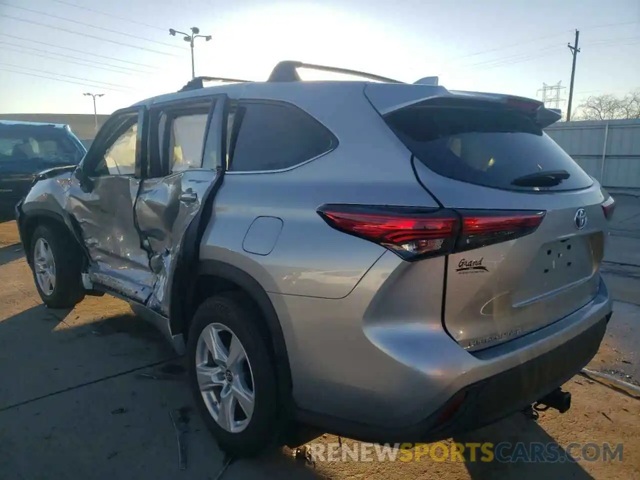 3 Photograph of a damaged car 5TDBBRCH0LS513923 TOYOTA HIGHLANDER 2020