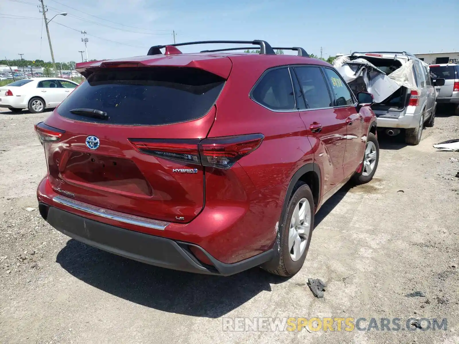 4 Photograph of a damaged car 5TDBBRCH1LS003435 TOYOTA HIGHLANDER 2020