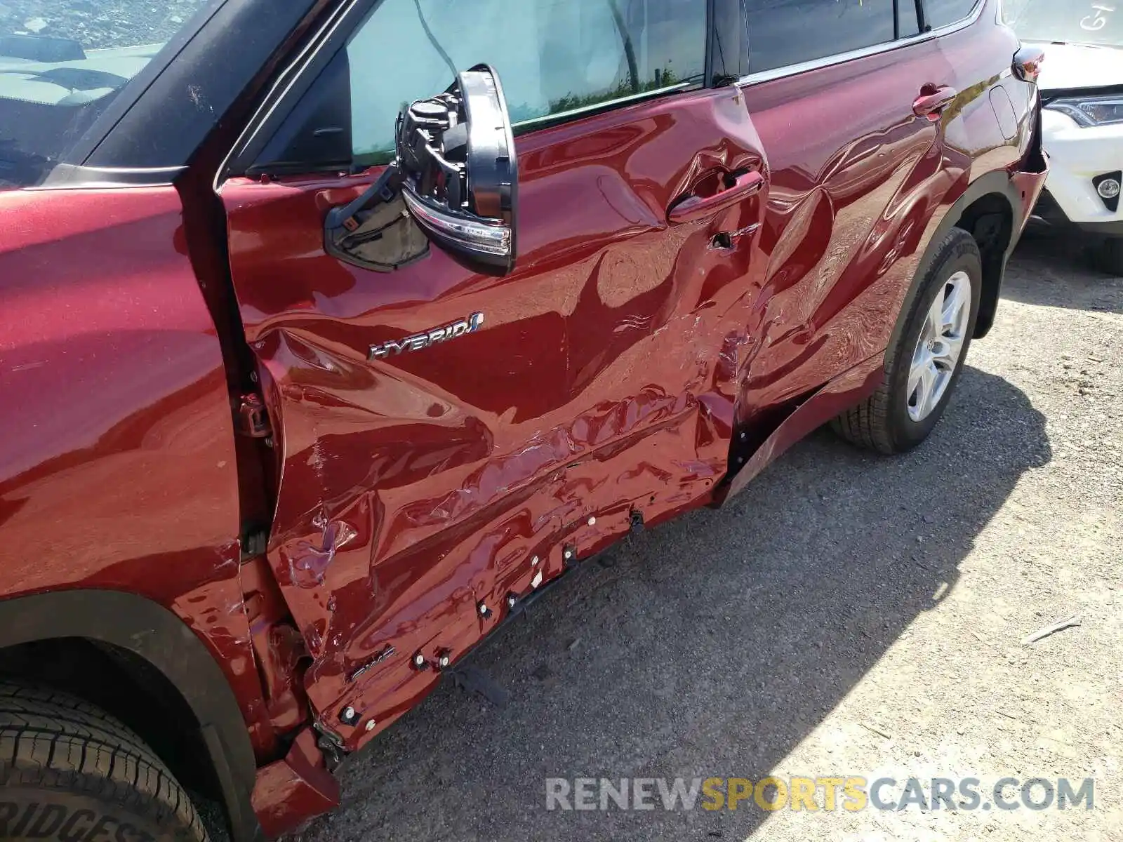 9 Photograph of a damaged car 5TDBBRCH1LS003435 TOYOTA HIGHLANDER 2020