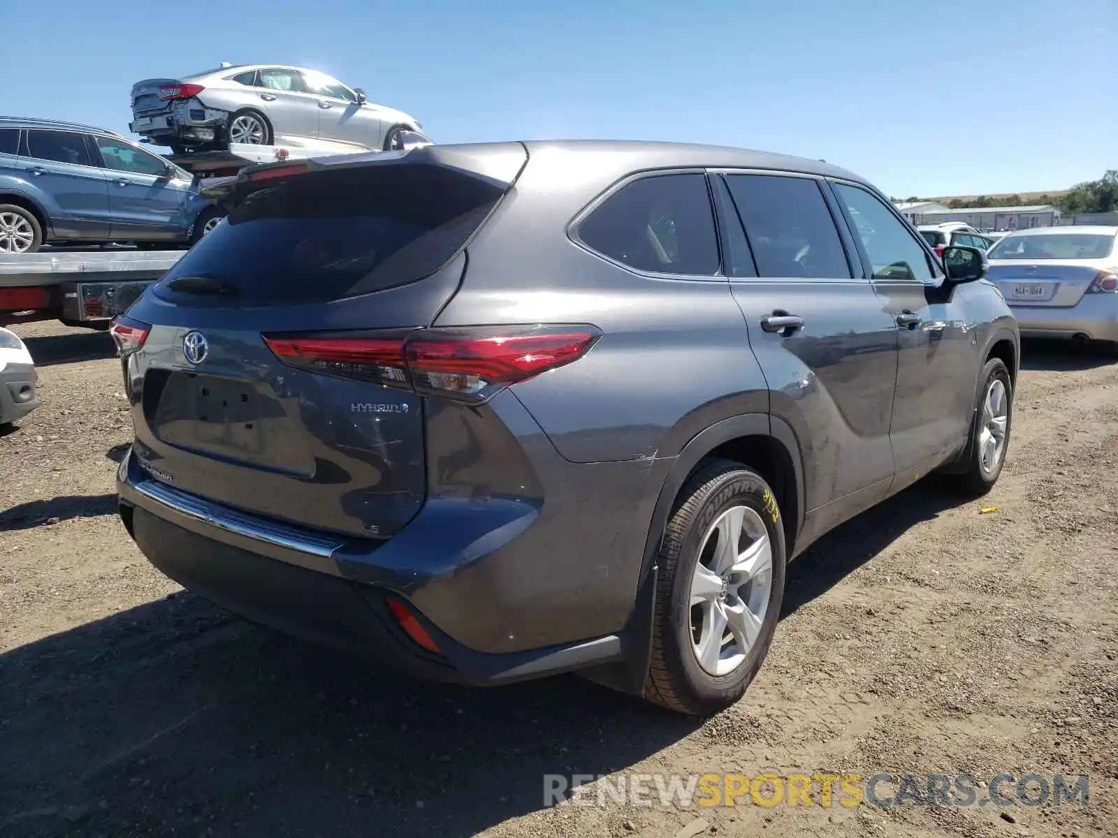 4 Photograph of a damaged car 5TDBBRCH2LS502891 TOYOTA HIGHLANDER 2020