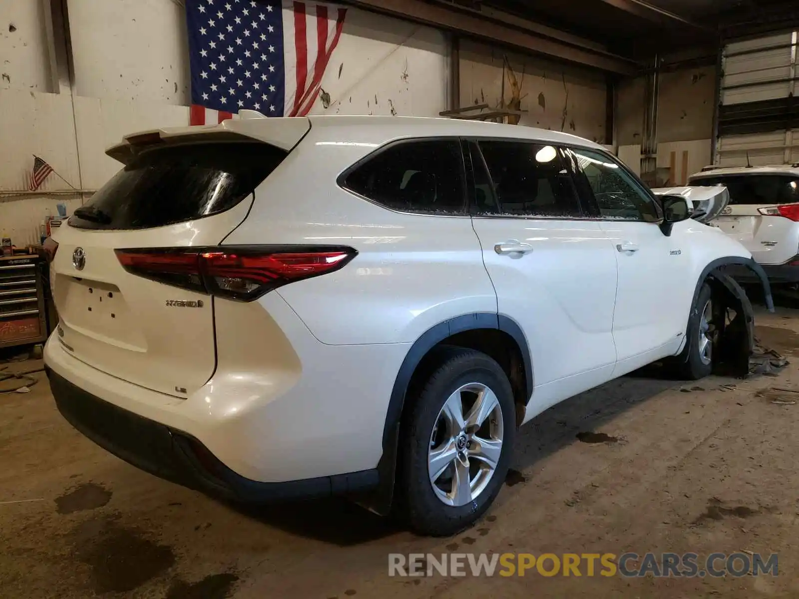 4 Photograph of a damaged car 5TDBBRCH3LS001783 TOYOTA HIGHLANDER 2020