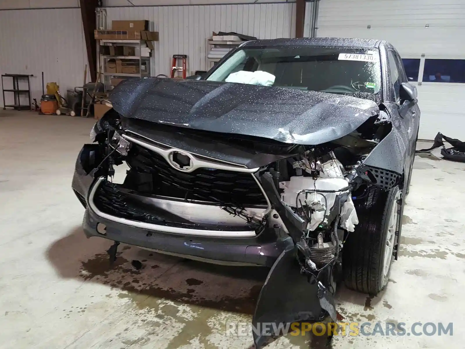 9 Photograph of a damaged car 5TDBBRCH3LS502558 TOYOTA HIGHLANDER 2020