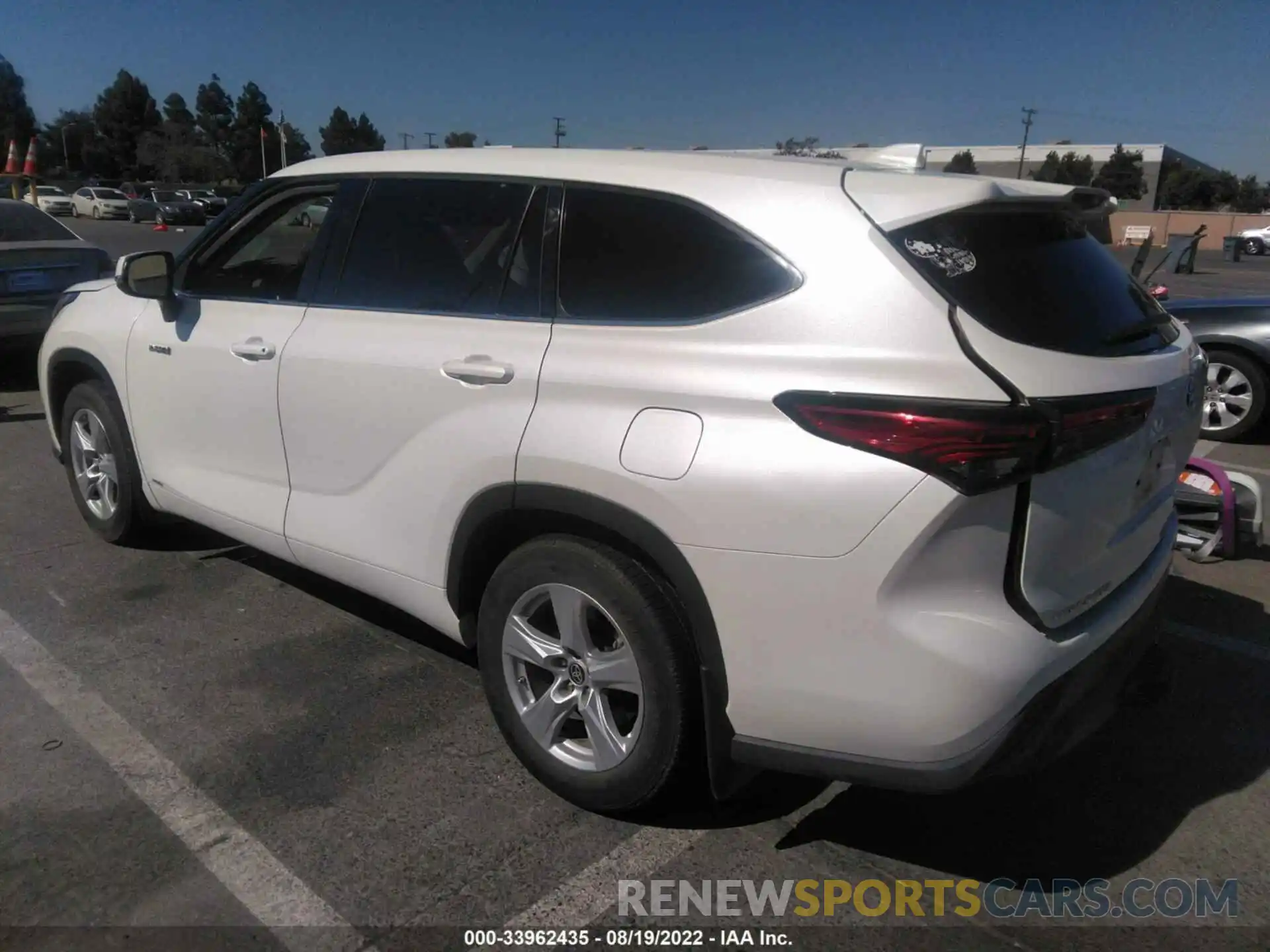 3 Photograph of a damaged car 5TDBBRCH4LS509423 TOYOTA HIGHLANDER 2020