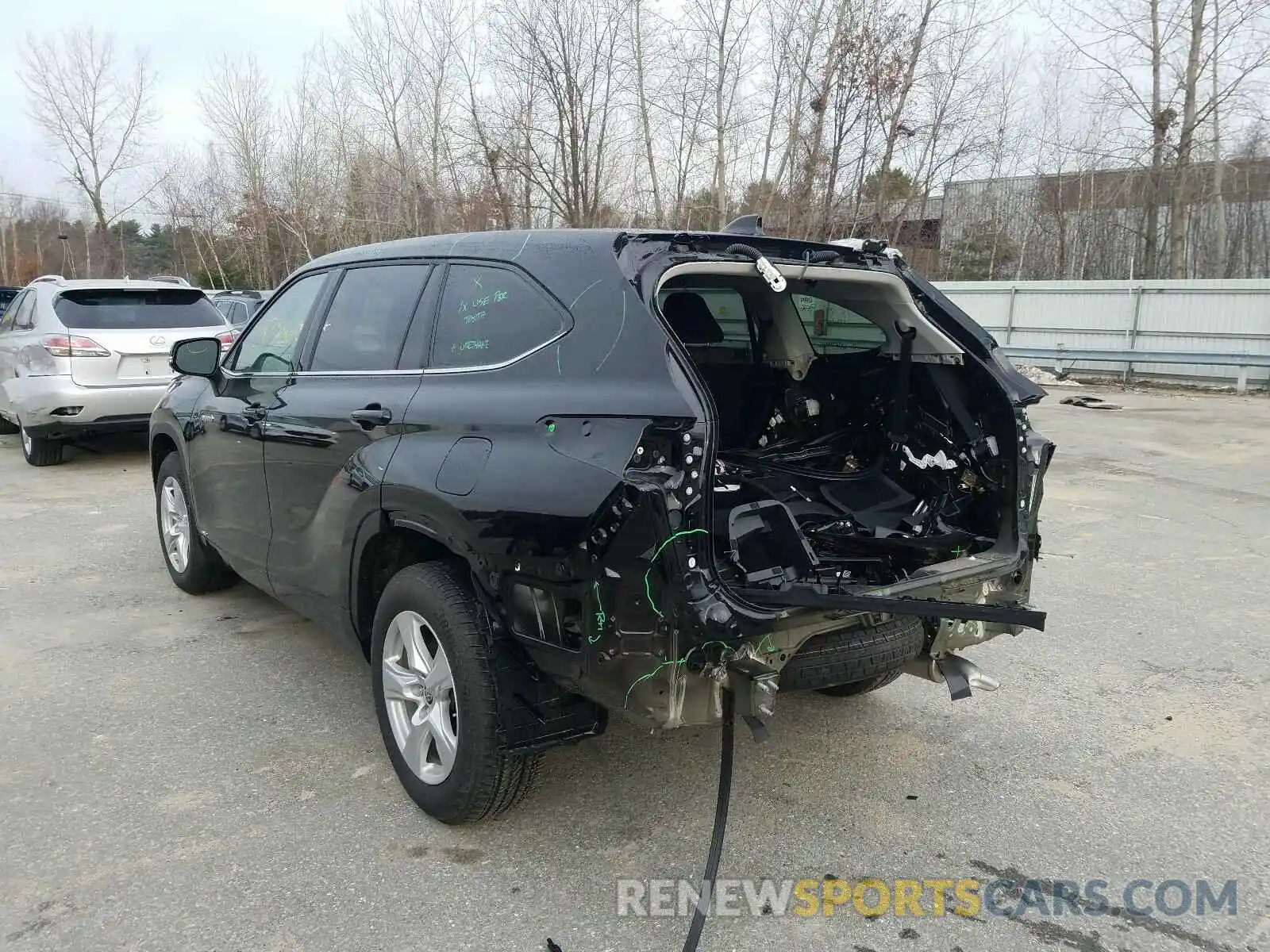 3 Photograph of a damaged car 5TDBBRCH5LS005317 TOYOTA HIGHLANDER 2020