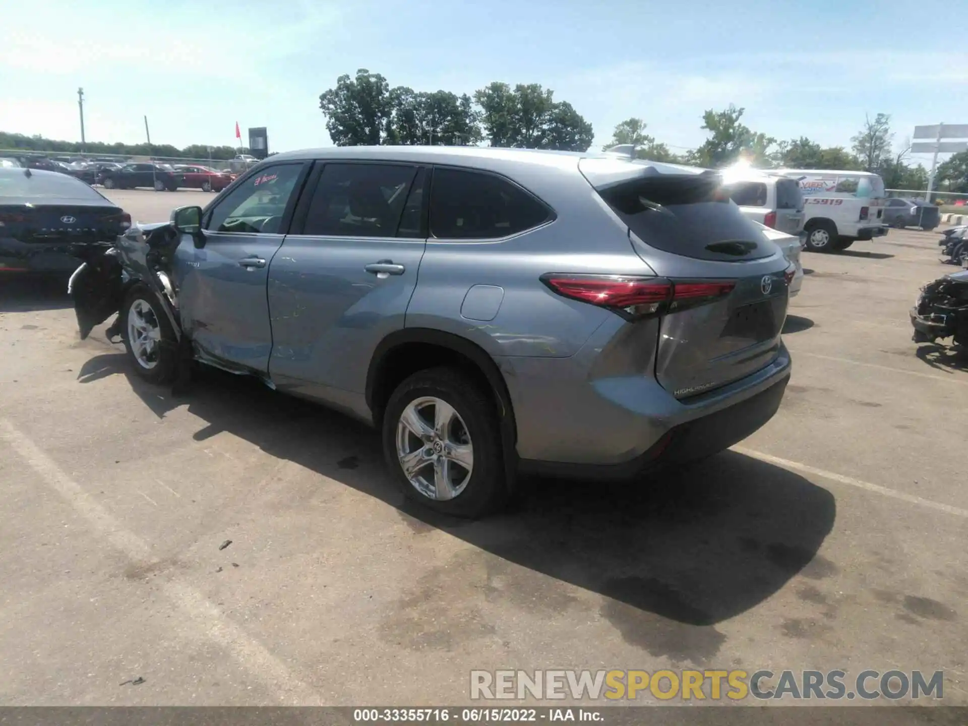 3 Photograph of a damaged car 5TDBBRCH5LS006077 TOYOTA HIGHLANDER 2020