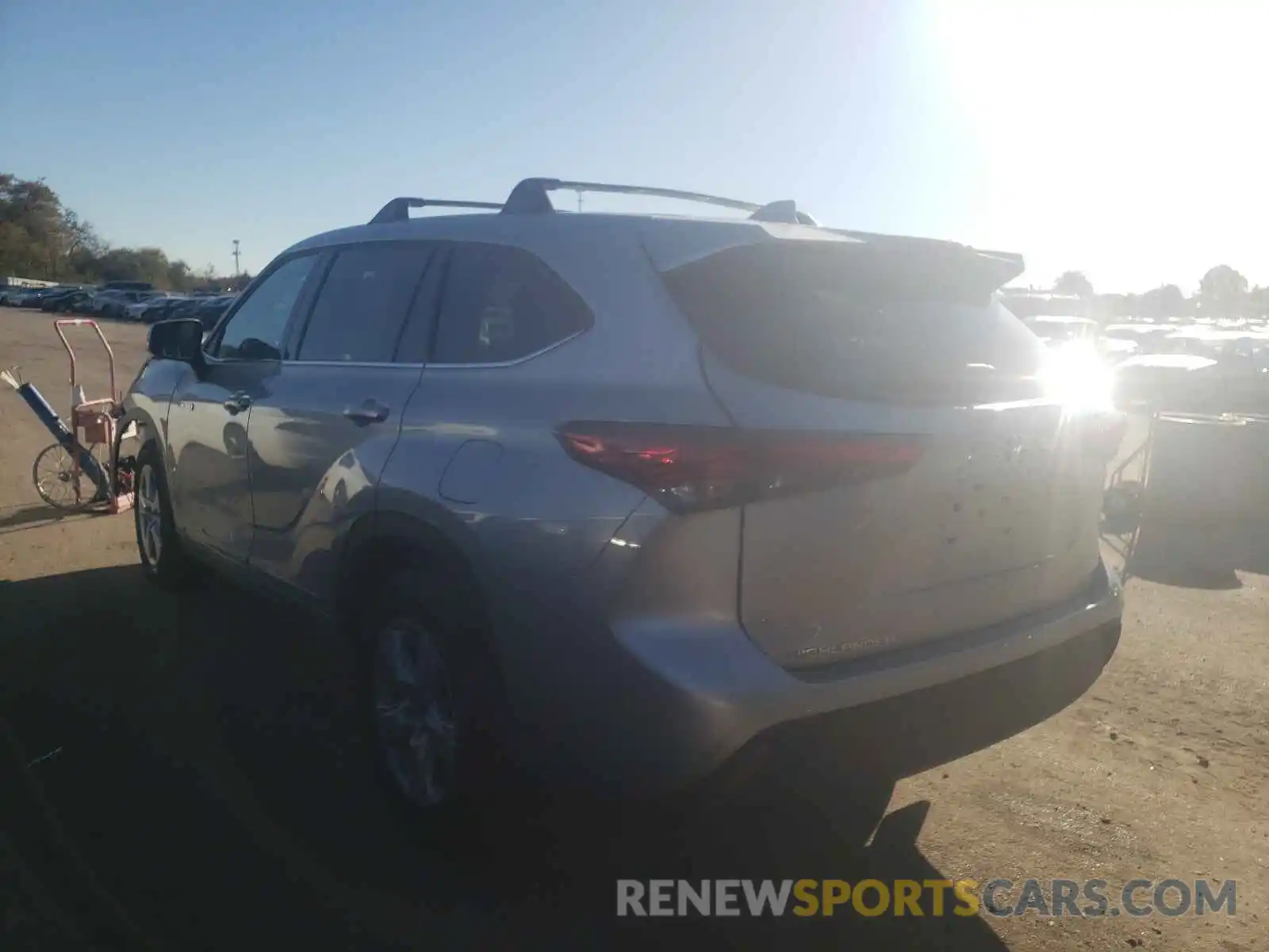 3 Photograph of a damaged car 5TDBBRCH6LS006136 TOYOTA HIGHLANDER 2020