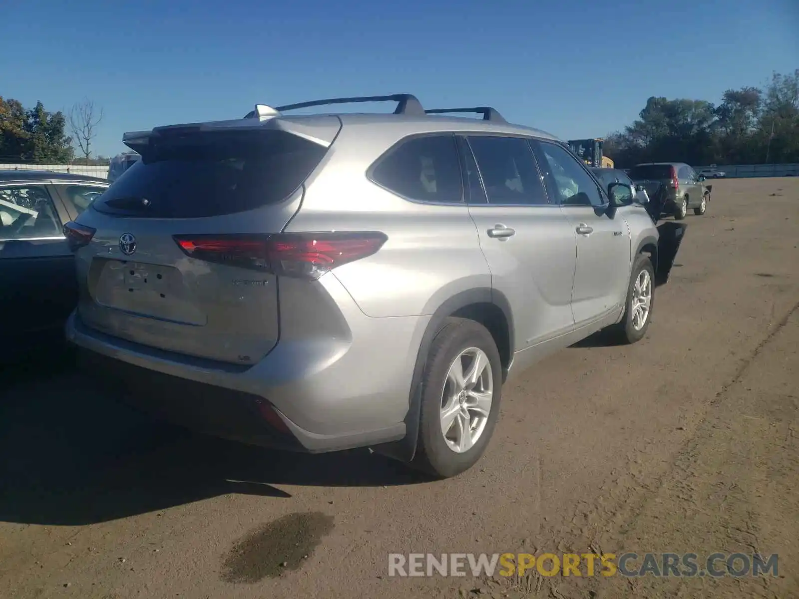 4 Photograph of a damaged car 5TDBBRCH6LS006136 TOYOTA HIGHLANDER 2020