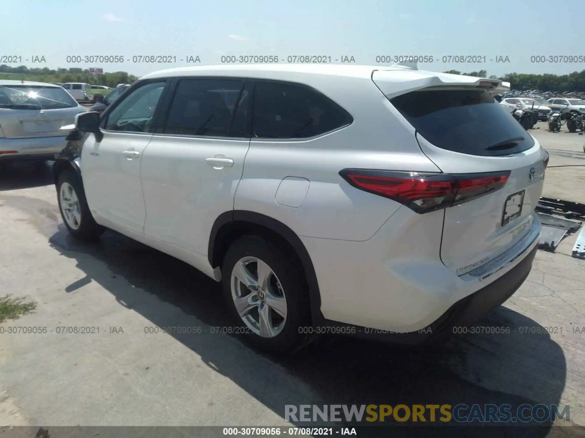 3 Photograph of a damaged car 5TDBBRCH6LS508421 TOYOTA HIGHLANDER 2020