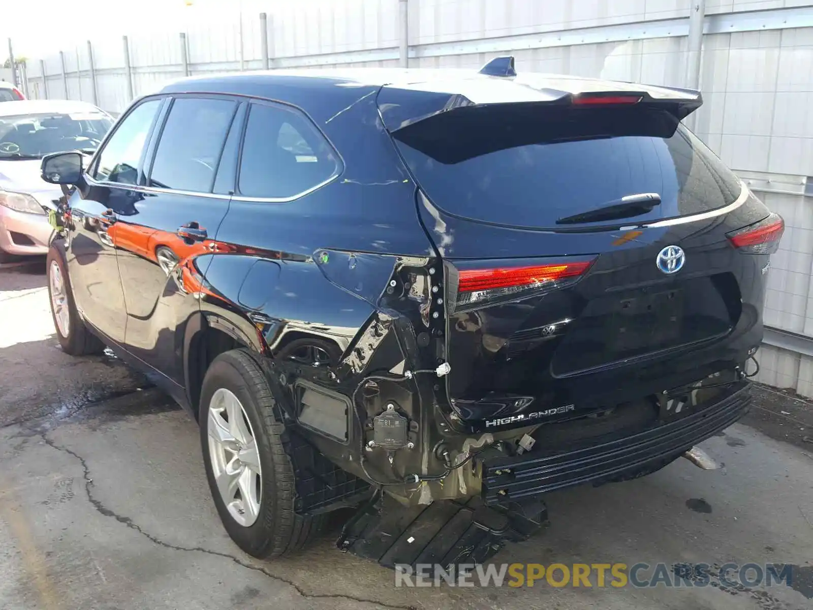 3 Photograph of a damaged car 5TDBBRCH7LS012611 TOYOTA HIGHLANDER 2020