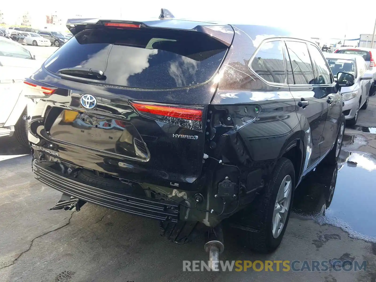 4 Photograph of a damaged car 5TDBBRCH7LS012611 TOYOTA HIGHLANDER 2020