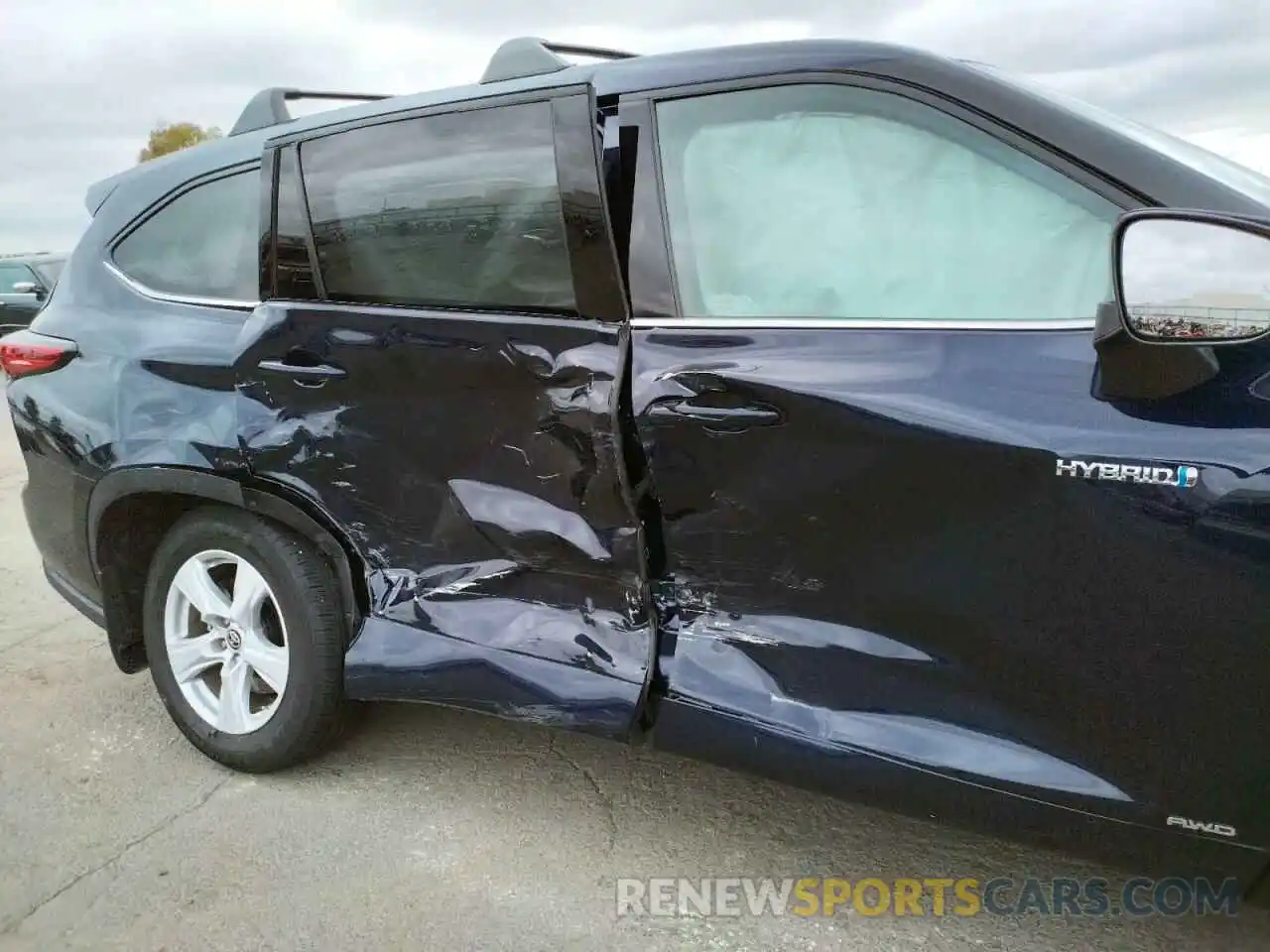 9 Photograph of a damaged car 5TDBBRCH9LS514200 TOYOTA HIGHLANDER 2020