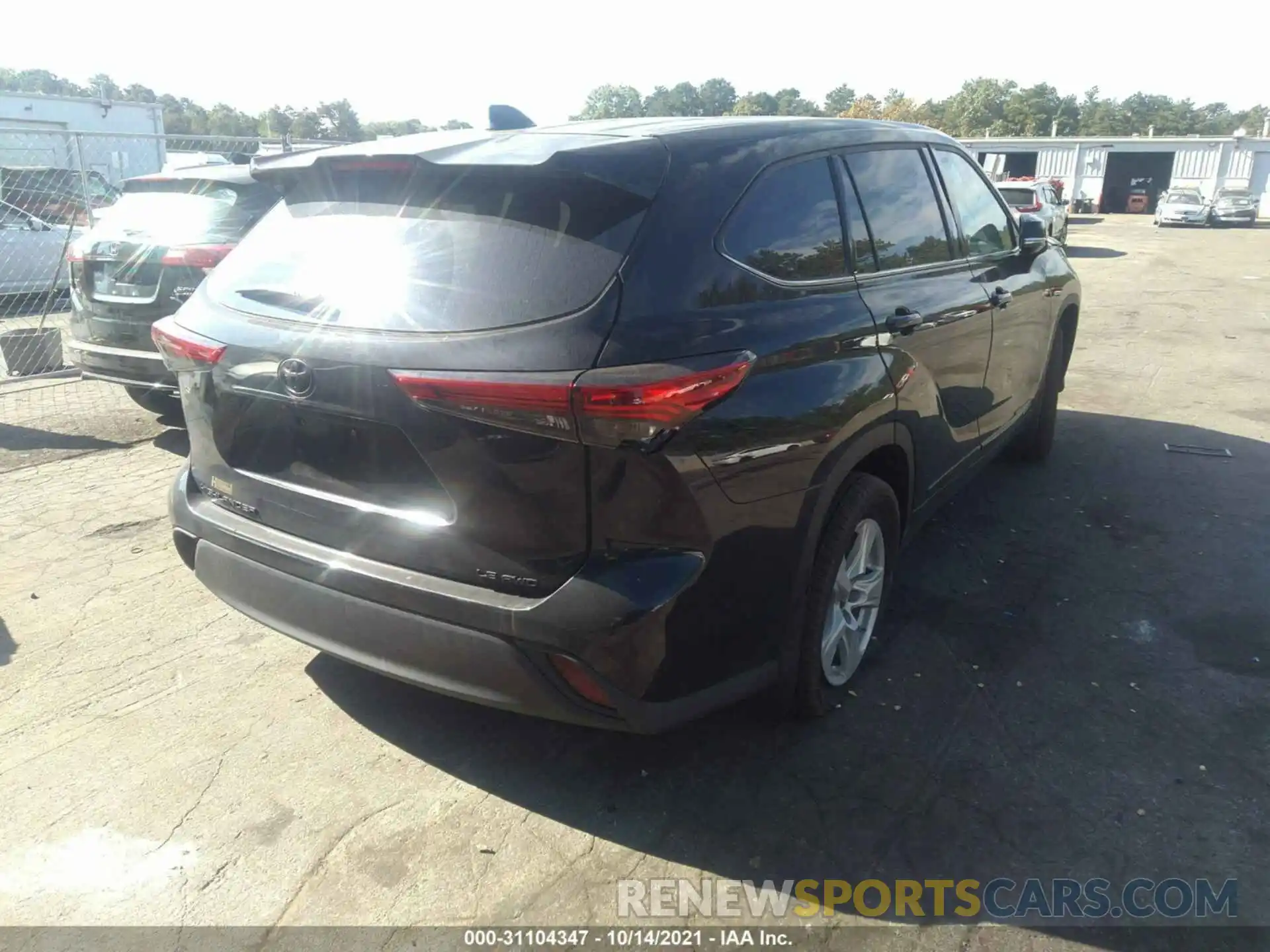 4 Photograph of a damaged car 5TDBZRBH0LS035788 TOYOTA HIGHLANDER 2020