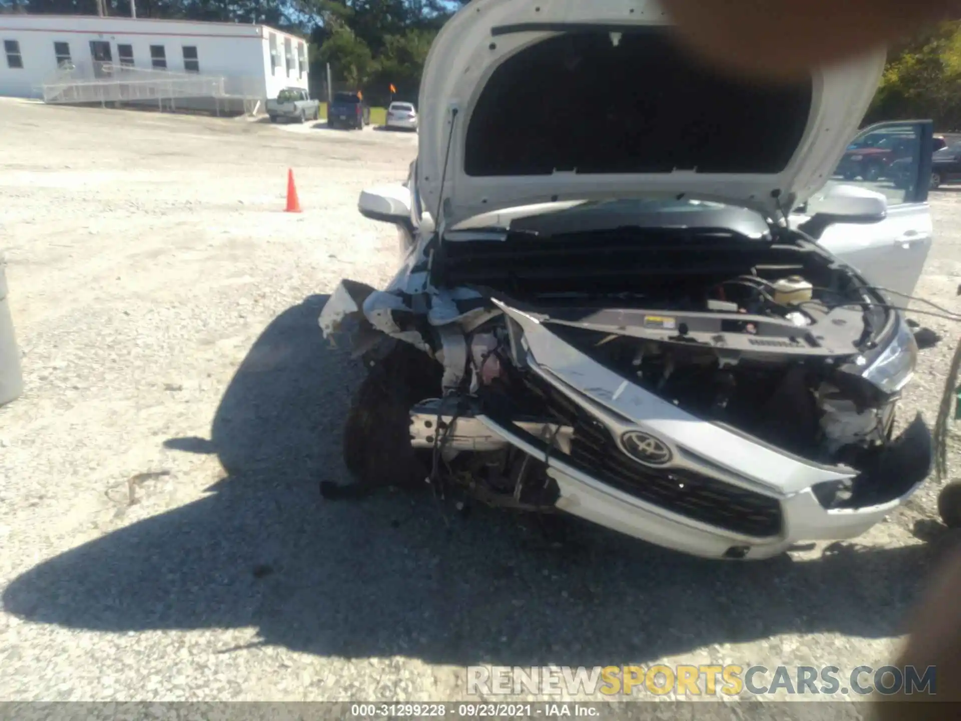 6 Photograph of a damaged car 5TDBZRBH0LS502109 TOYOTA HIGHLANDER 2020