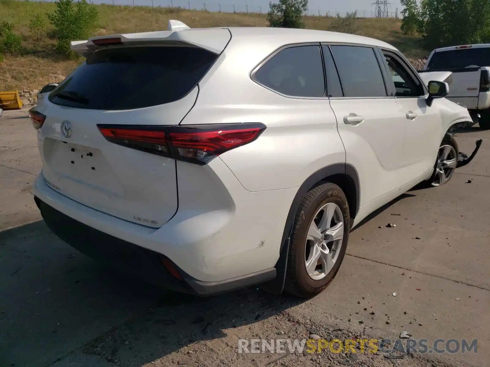 4 Photograph of a damaged car 5TDBZRBH0LS510579 TOYOTA HIGHLANDER 2020