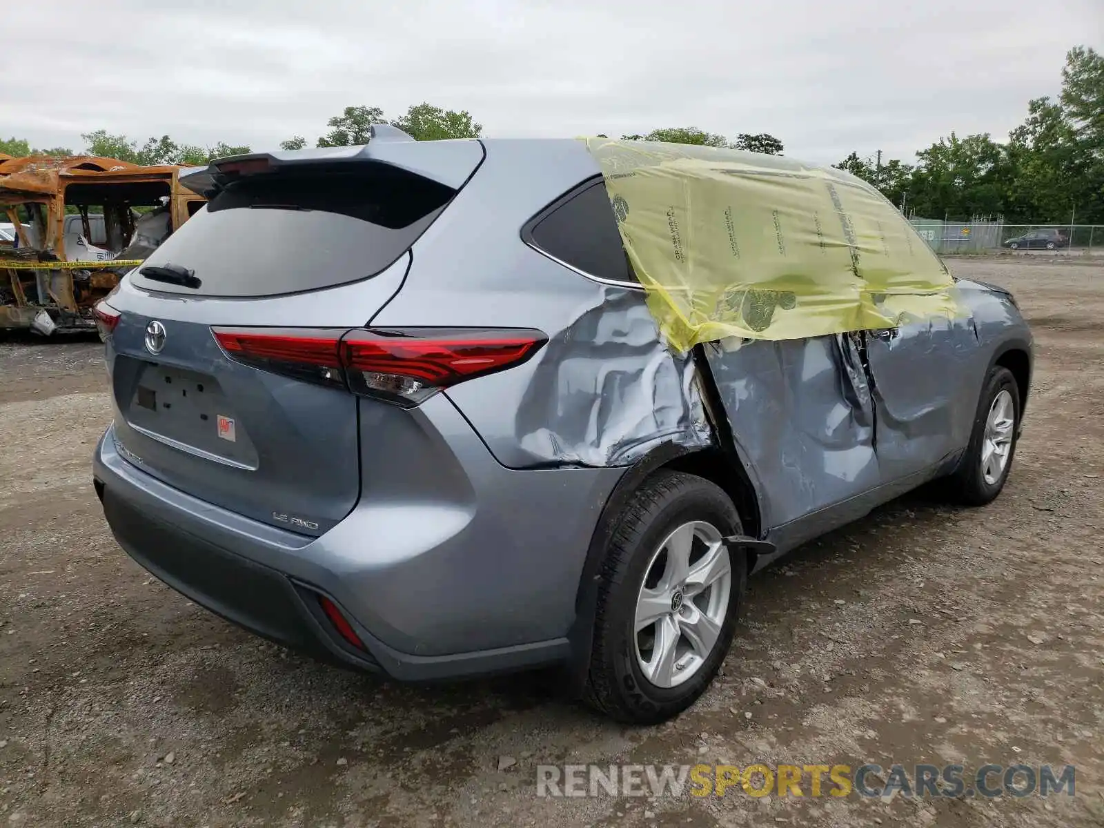 4 Photograph of a damaged car 5TDBZRBH1LS008647 TOYOTA HIGHLANDER 2020