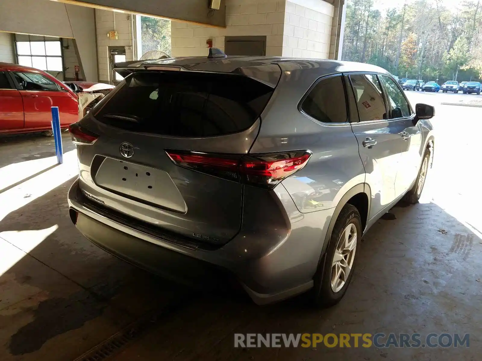 4 Photograph of a damaged car 5TDBZRBH1LS038800 TOYOTA HIGHLANDER 2020