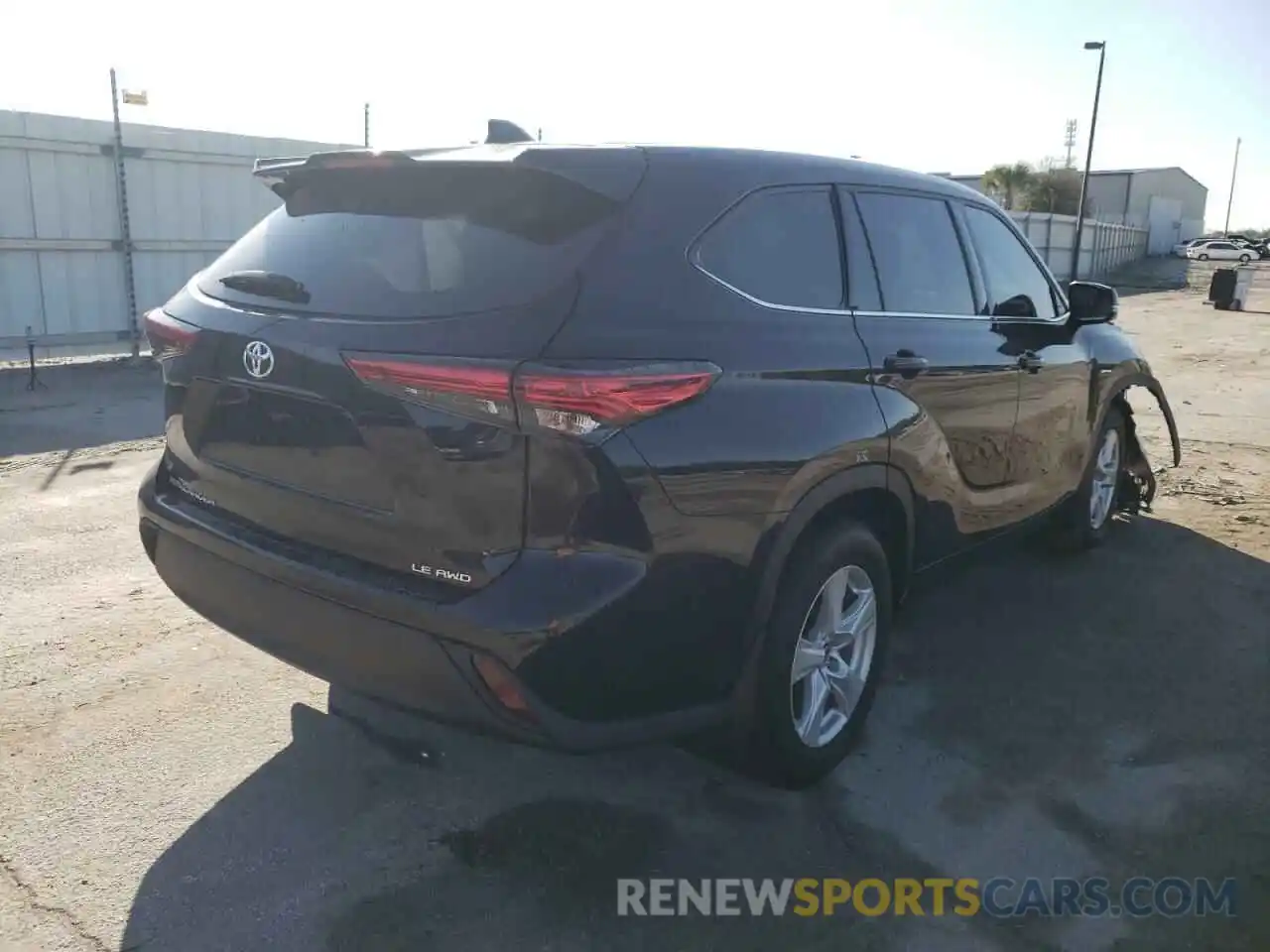 4 Photograph of a damaged car 5TDBZRBH1LS520246 TOYOTA HIGHLANDER 2020