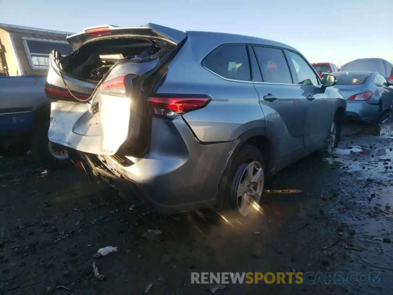 4 Photograph of a damaged car 5TDBZRBH3LS011517 TOYOTA HIGHLANDER 2020