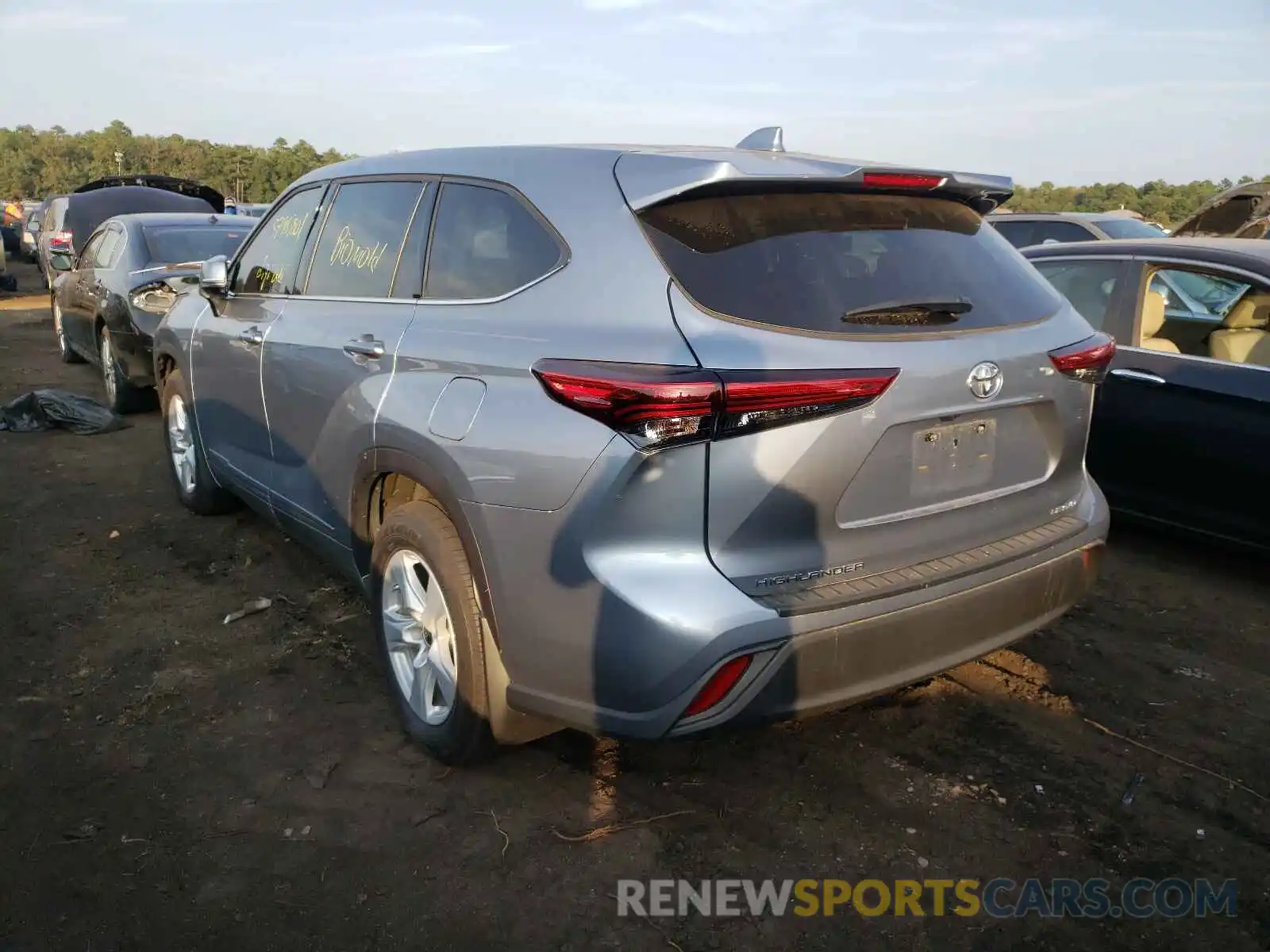 3 Photograph of a damaged car 5TDBZRBH3LS013199 TOYOTA HIGHLANDER 2020