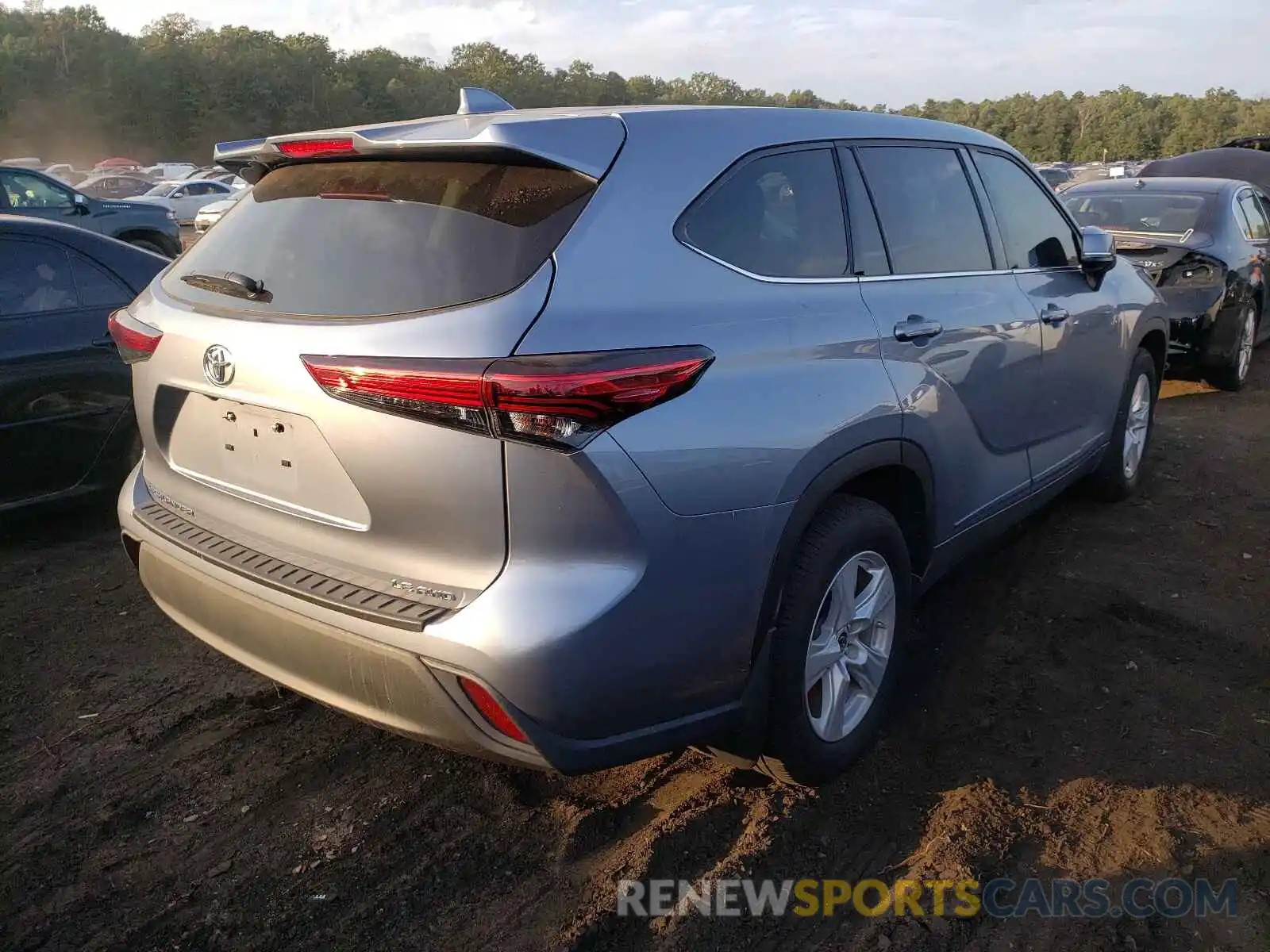 4 Photograph of a damaged car 5TDBZRBH3LS013199 TOYOTA HIGHLANDER 2020