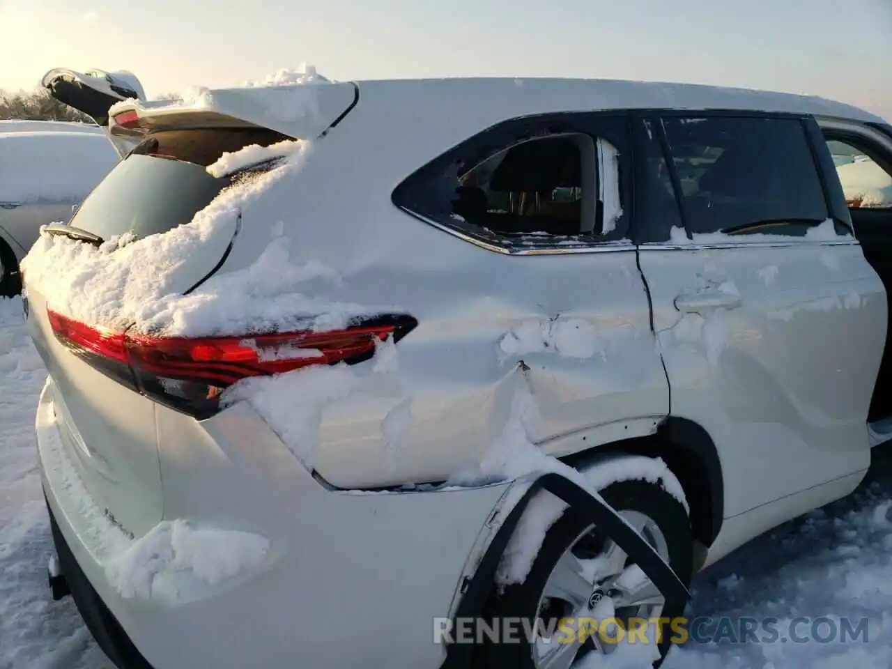 9 Photograph of a damaged car 5TDBZRBH3LS520426 TOYOTA HIGHLANDER 2020