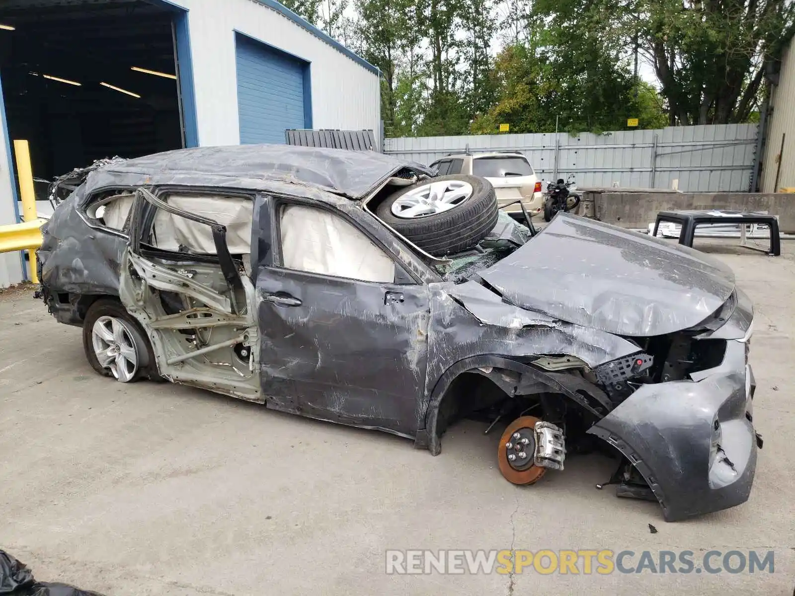 9 Photograph of a damaged car 5TDBZRBH4LS007492 TOYOTA HIGHLANDER 2020