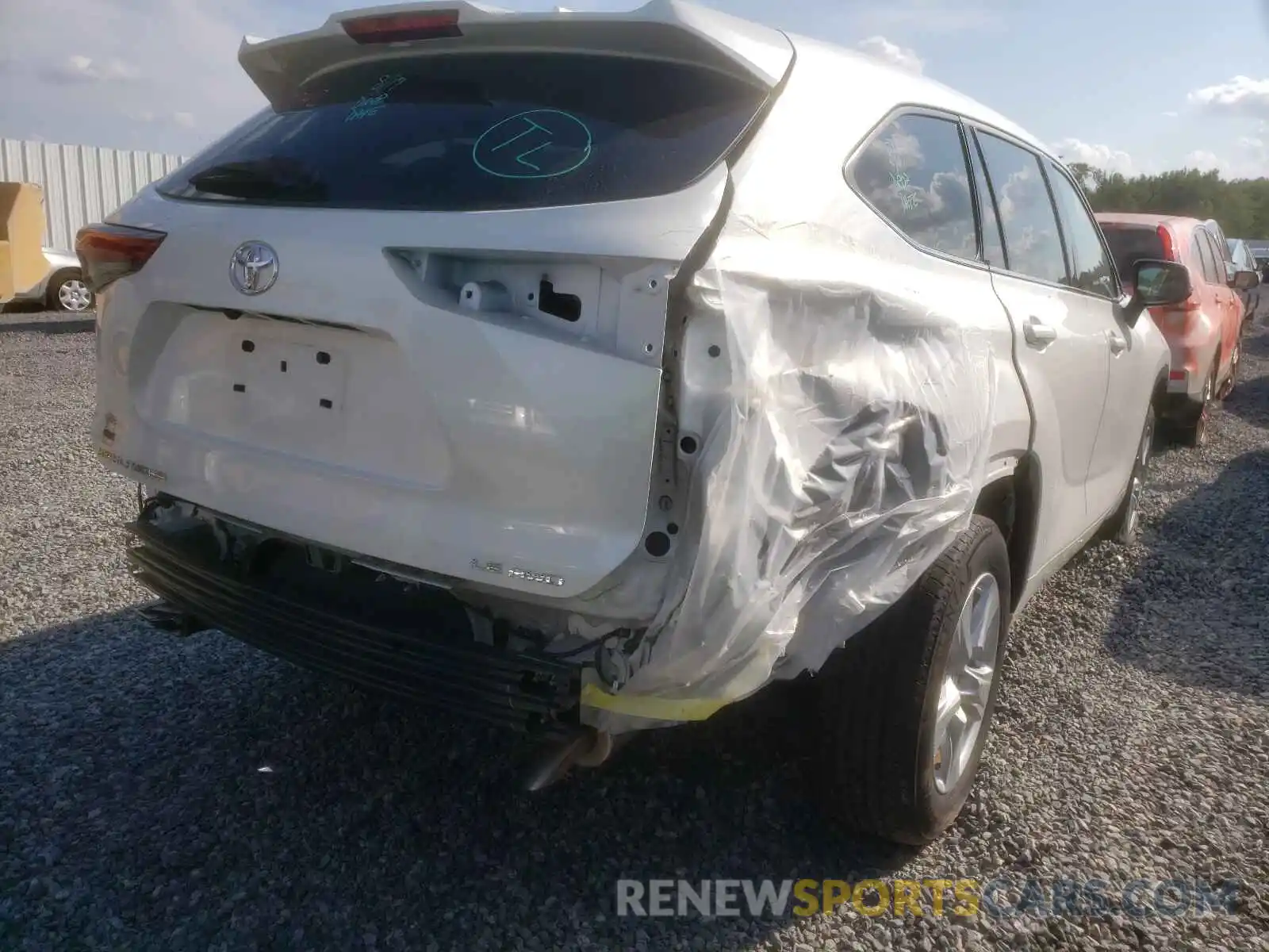 4 Photograph of a damaged car 5TDBZRBH4LS014961 TOYOTA HIGHLANDER 2020