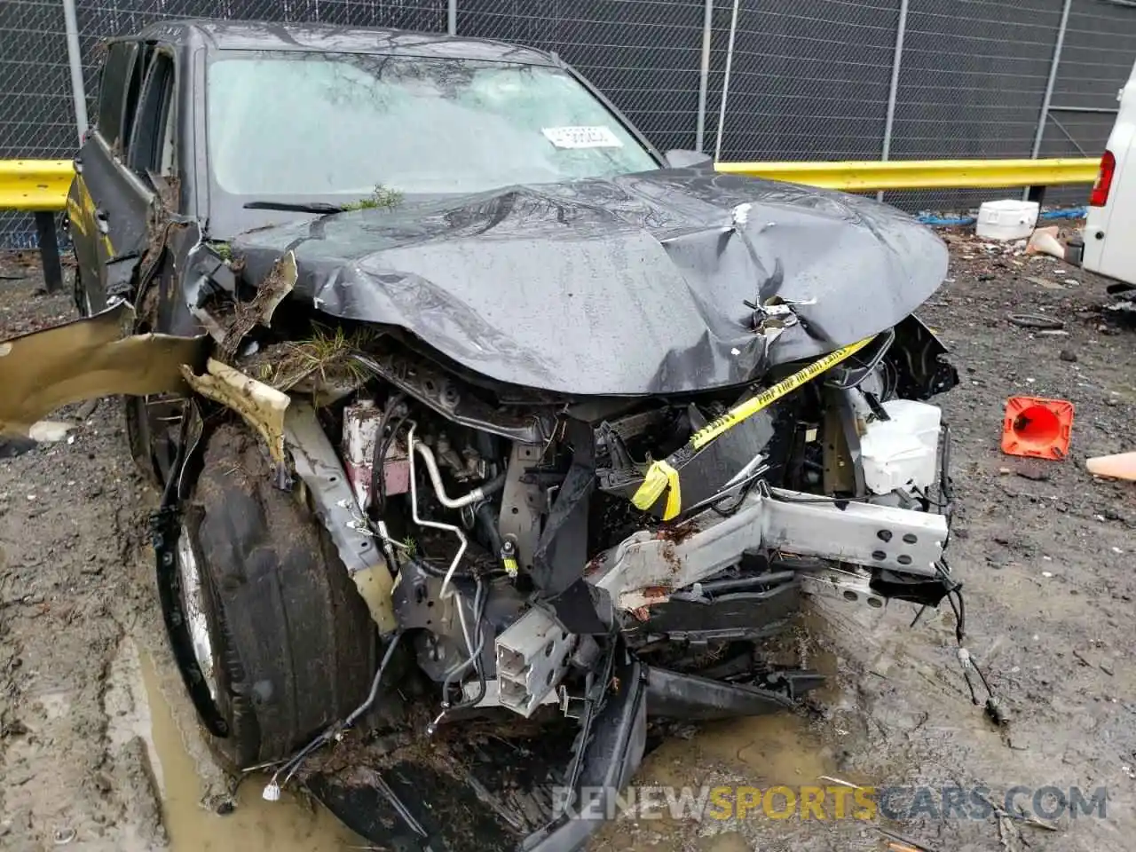 9 Photograph of a damaged car 5TDBZRBH4LS038175 TOYOTA HIGHLANDER 2020