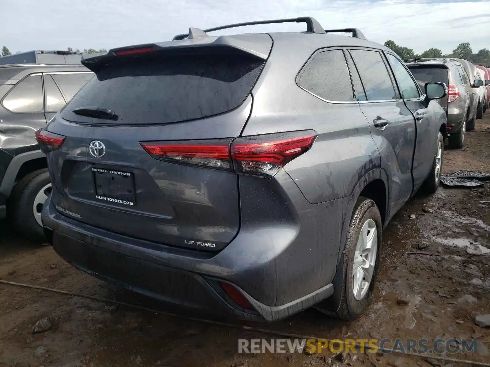 4 Photograph of a damaged car 5TDBZRBH4LS516305 TOYOTA HIGHLANDER 2020