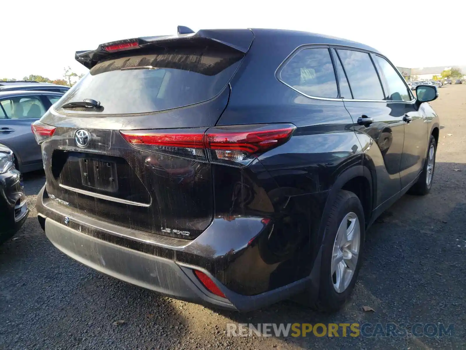 4 Photograph of a damaged car 5TDBZRBH5LS030151 TOYOTA HIGHLANDER 2020