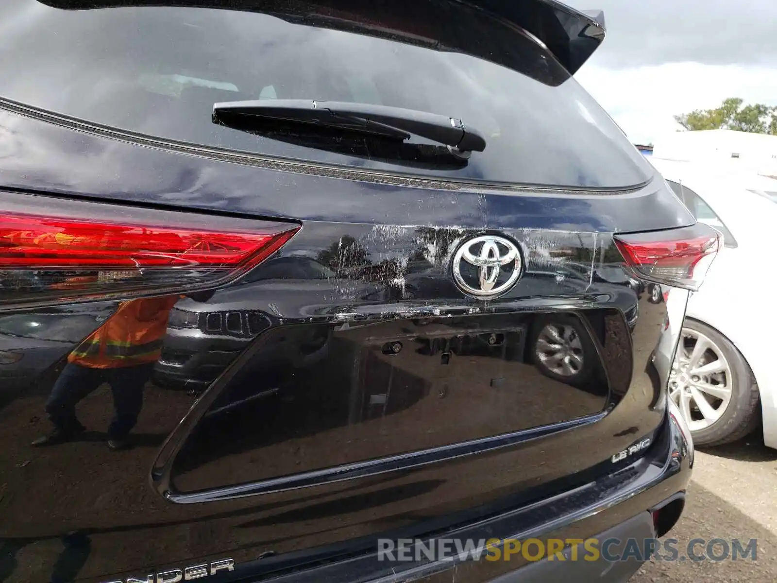 9 Photograph of a damaged car 5TDBZRBH5LS030151 TOYOTA HIGHLANDER 2020