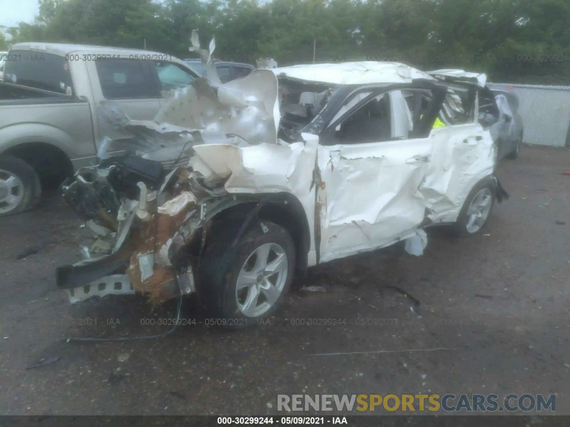 2 Photograph of a damaged car 5TDBZRBH6LS501403 TOYOTA HIGHLANDER 2020