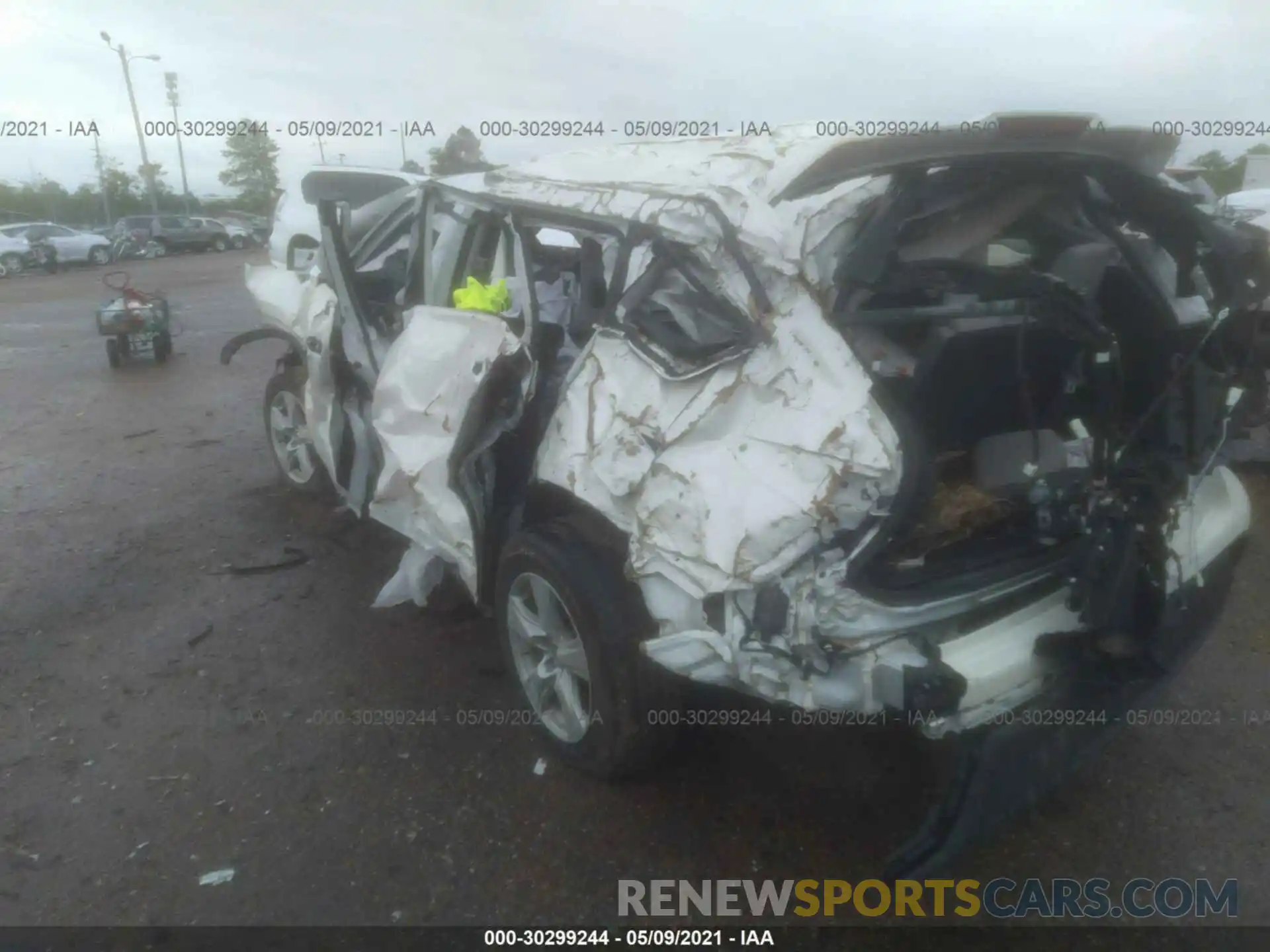 3 Photograph of a damaged car 5TDBZRBH6LS501403 TOYOTA HIGHLANDER 2020