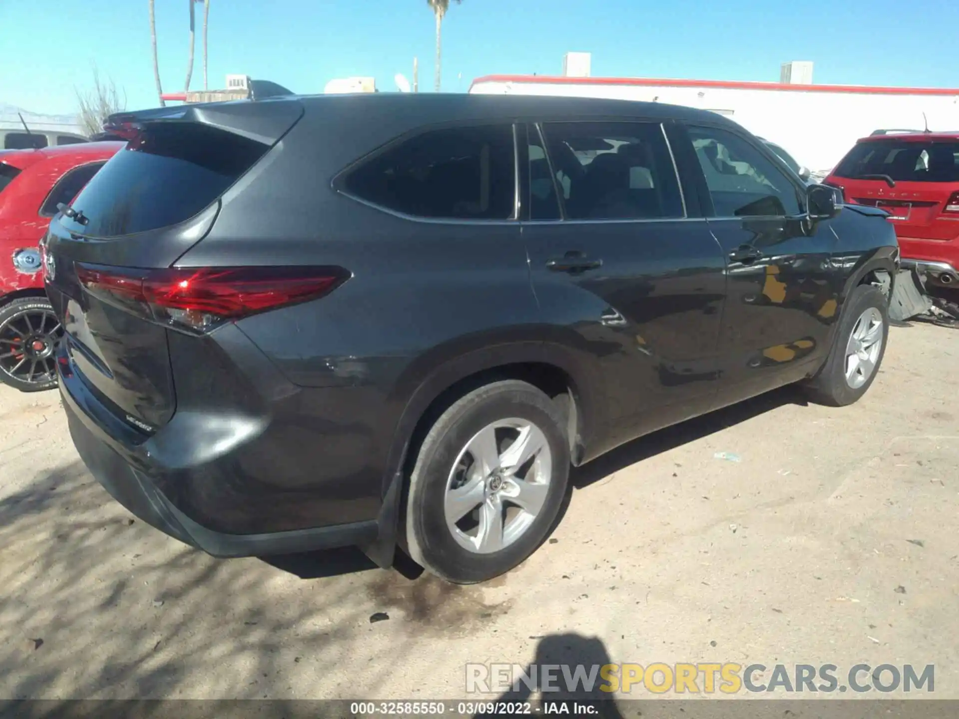 4 Photograph of a damaged car 5TDBZRBH7LS009432 TOYOTA HIGHLANDER 2020