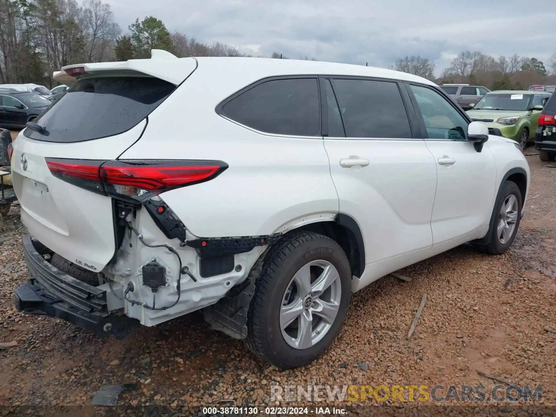 4 Photograph of a damaged car 5TDBZRBH7LS517206 TOYOTA HIGHLANDER 2020