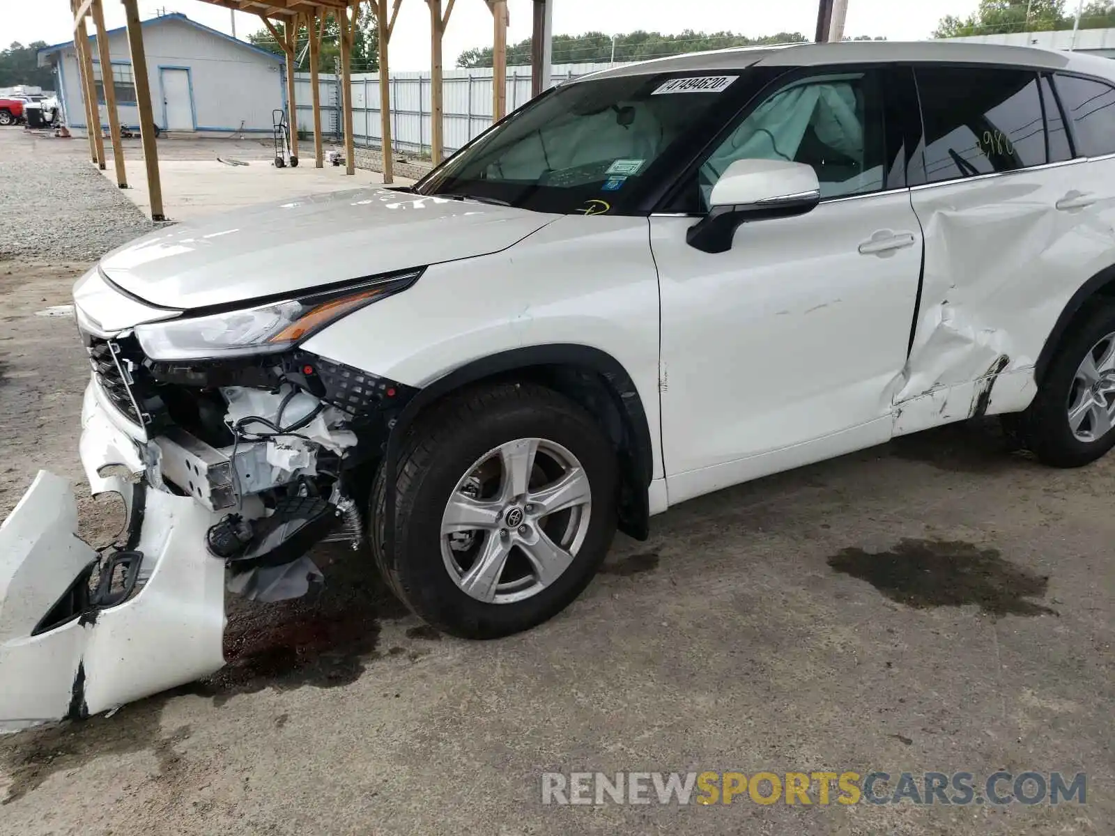 9 Photograph of a damaged car 5TDBZRBH8LS015983 TOYOTA HIGHLANDER 2020