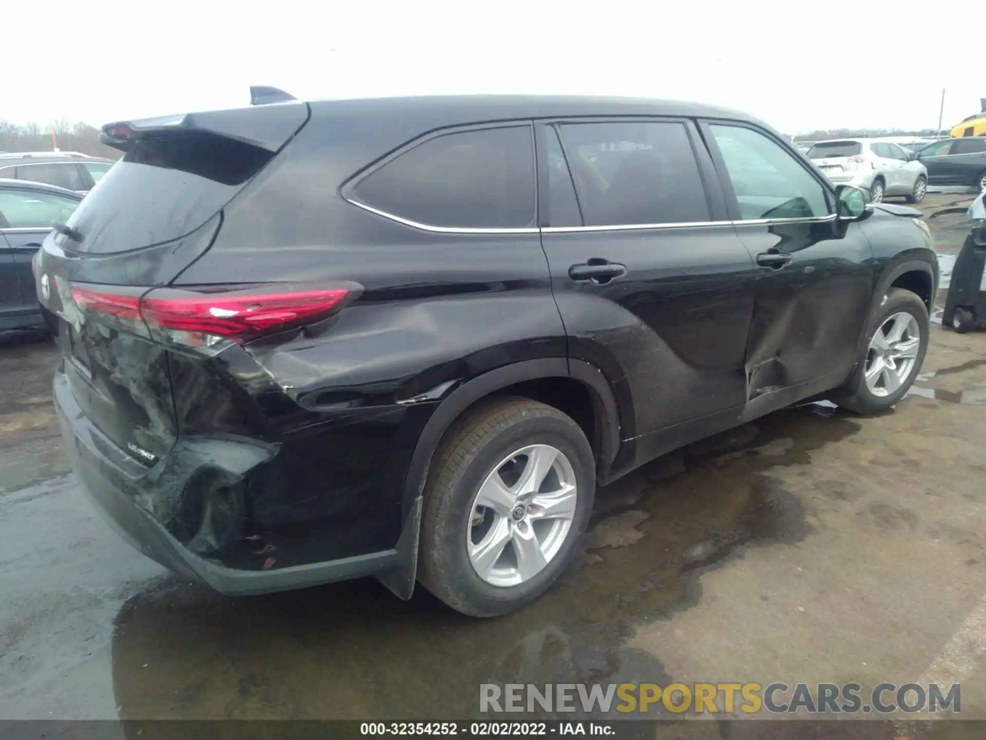 4 Photograph of a damaged car 5TDBZRBH8LS510054 TOYOTA HIGHLANDER 2020