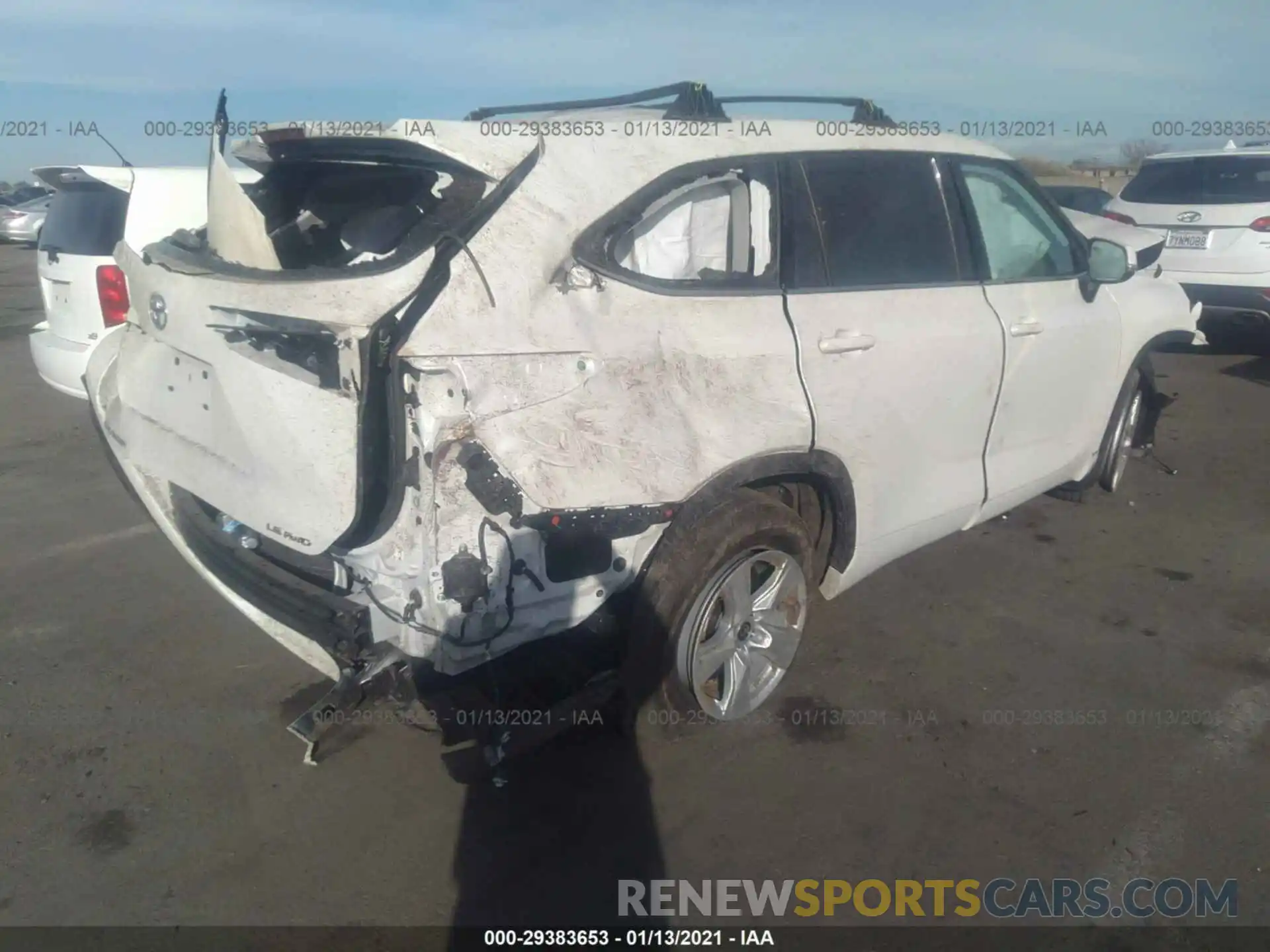 4 Photograph of a damaged car 5TDBZRBH8LS516002 TOYOTA HIGHLANDER 2020