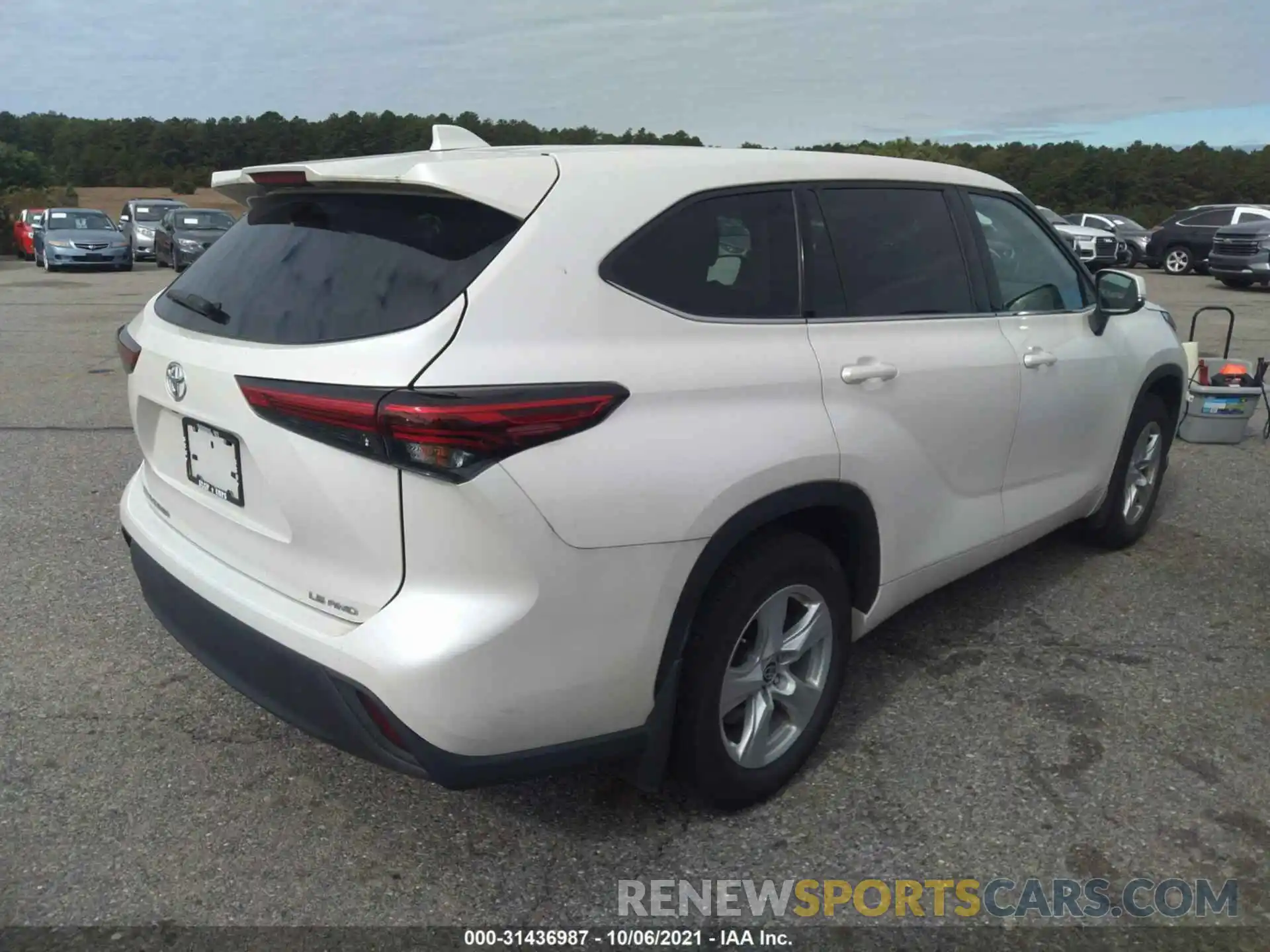 4 Photograph of a damaged car 5TDBZRBH9LS026247 TOYOTA HIGHLANDER 2020