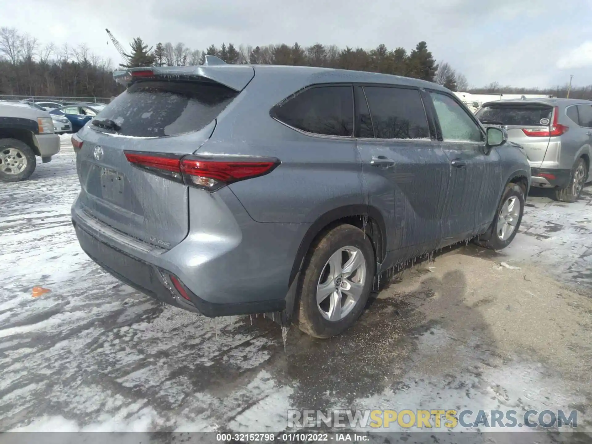 4 Photograph of a damaged car 5TDBZRBH9LS034610 TOYOTA HIGHLANDER 2020