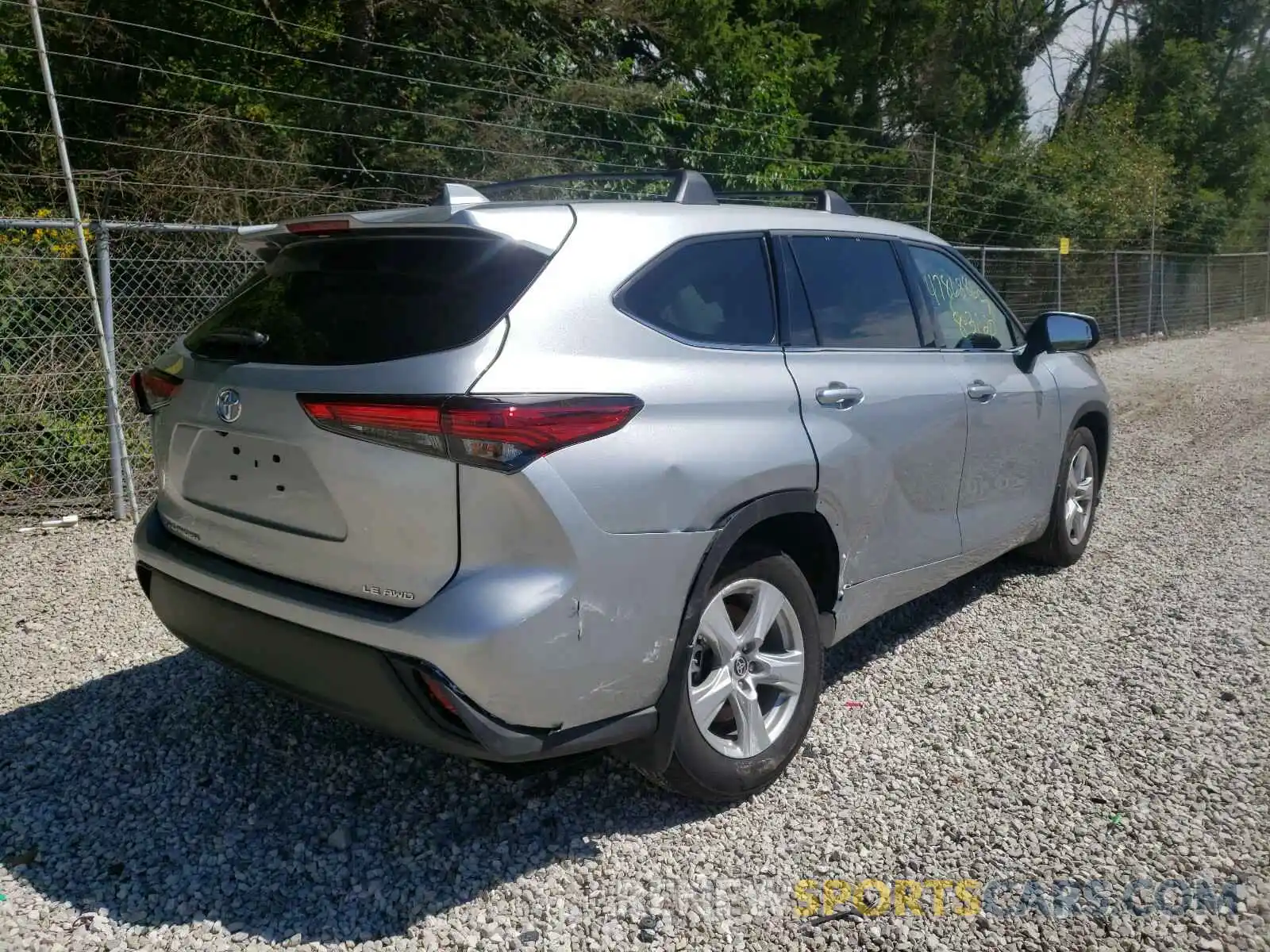 4 Photograph of a damaged car 5TDBZRBH9LS502240 TOYOTA HIGHLANDER 2020