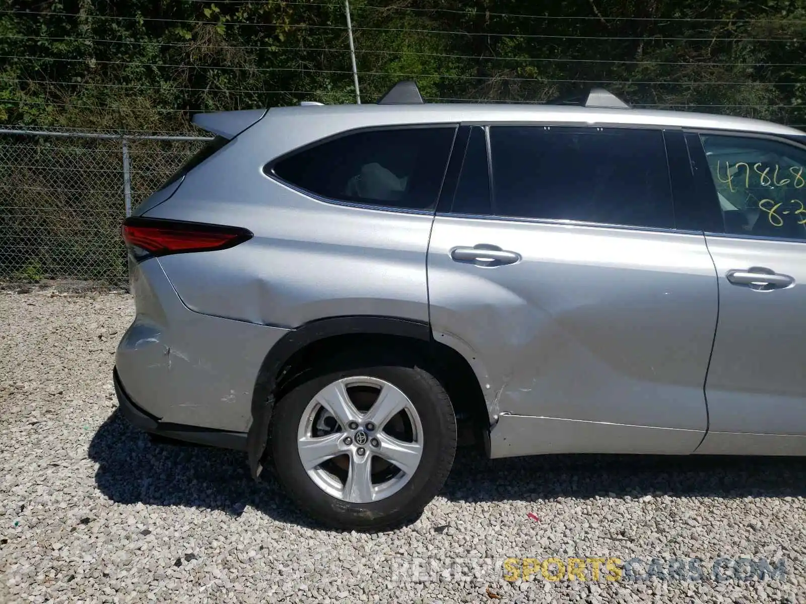 9 Photograph of a damaged car 5TDBZRBH9LS502240 TOYOTA HIGHLANDER 2020