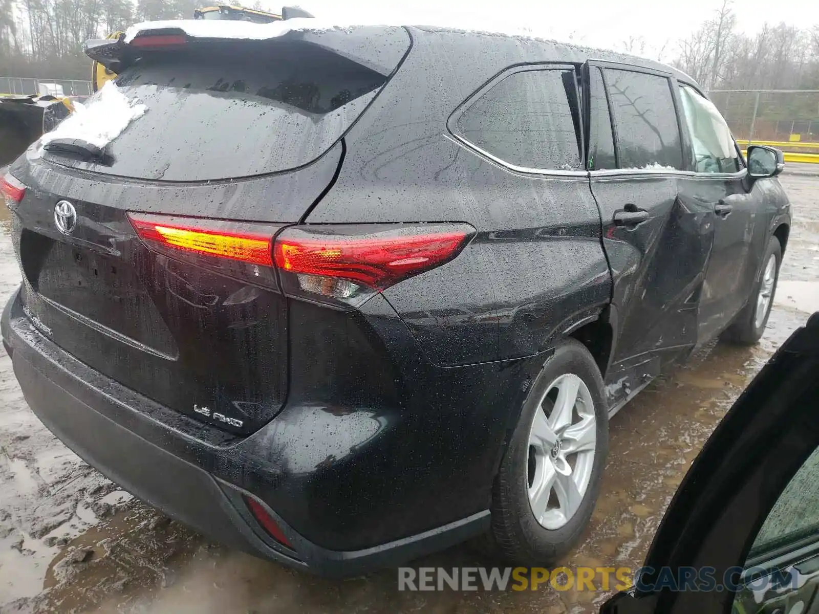 4 Photograph of a damaged car 5TDBZRBHXLS518124 TOYOTA HIGHLANDER 2020