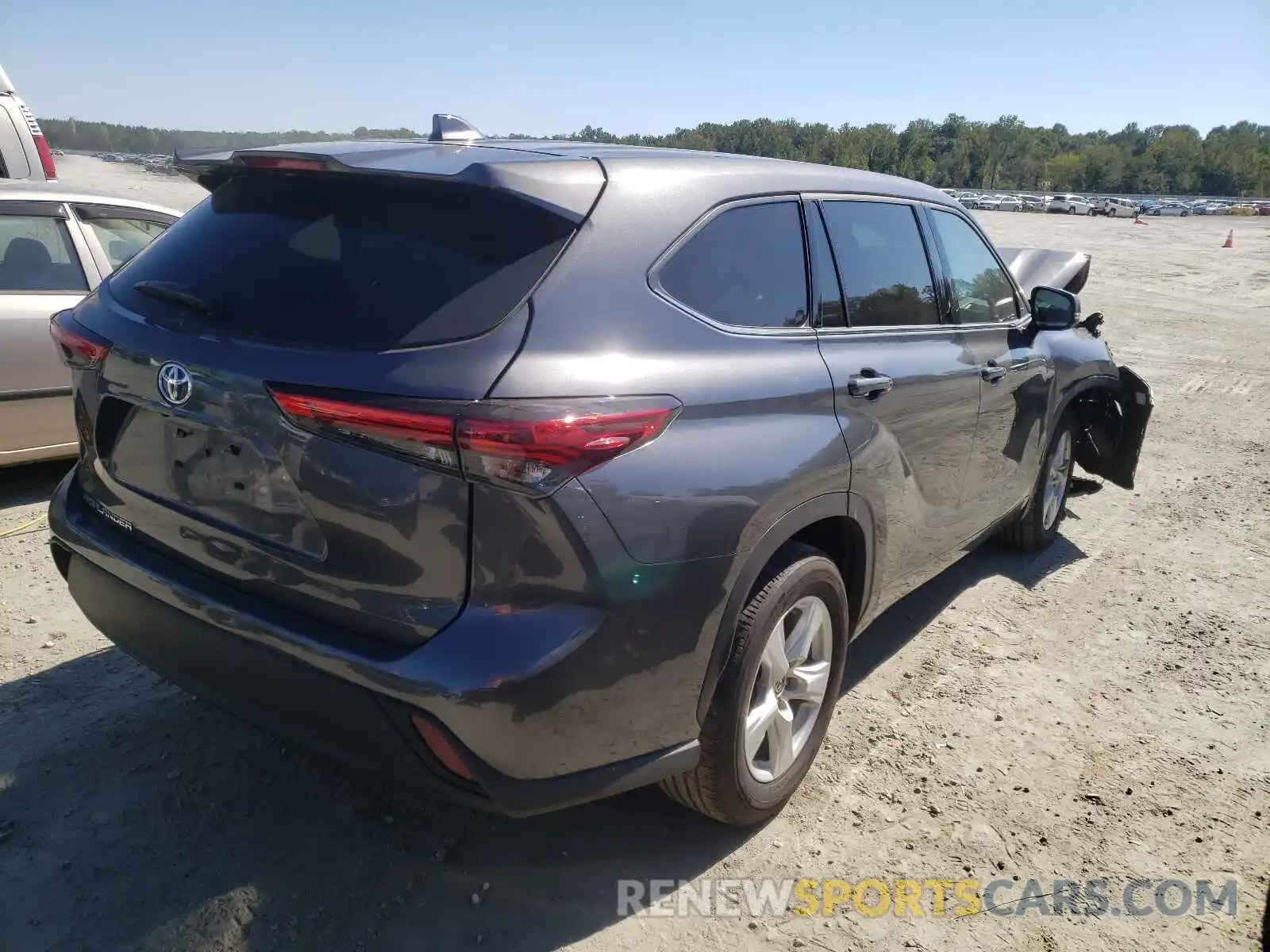 4 Photograph of a damaged car 5TDCZRAH0LS002635 TOYOTA HIGHLANDER 2020