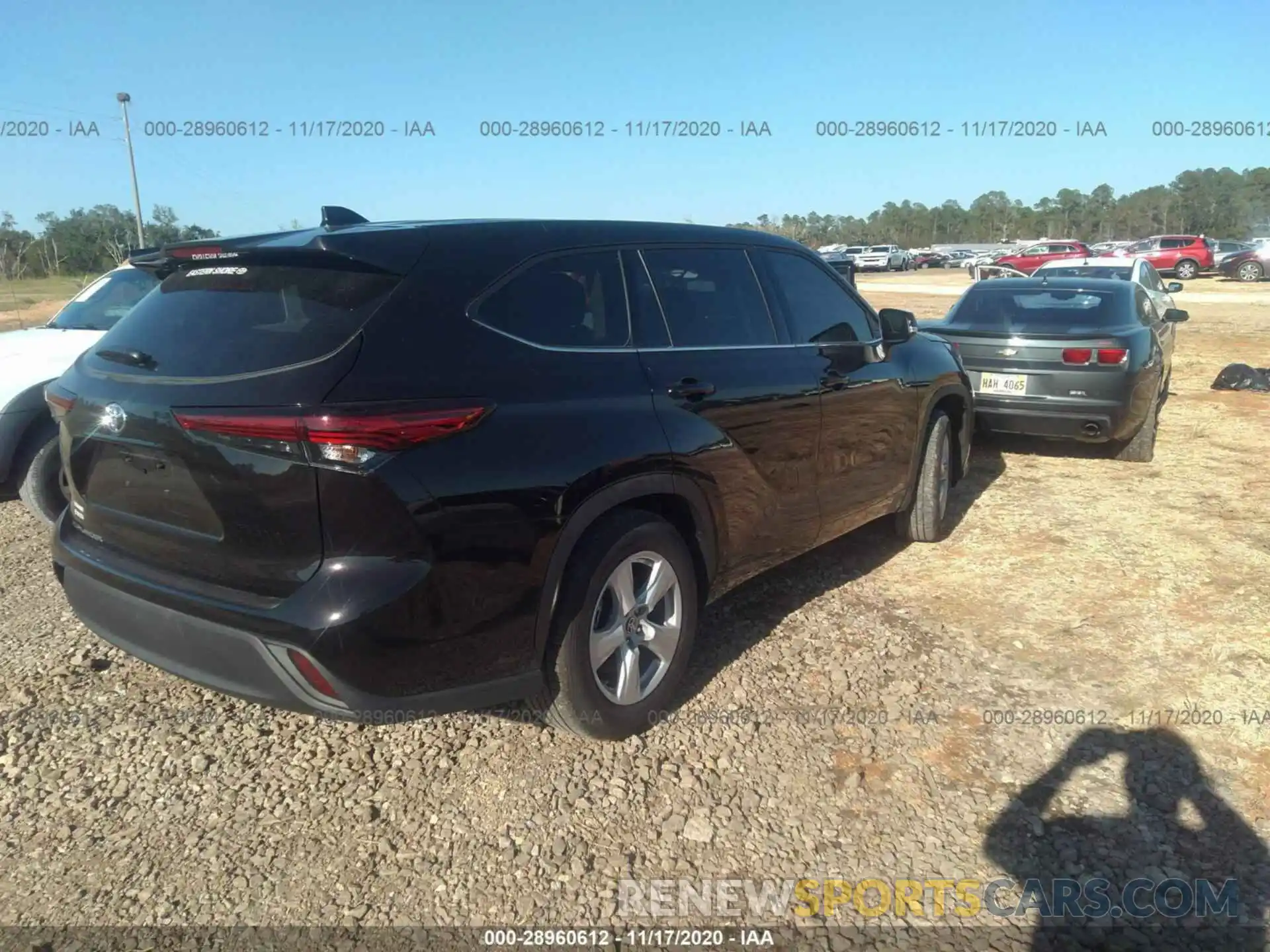 4 Photograph of a damaged car 5TDCZRAH0LS016969 TOYOTA HIGHLANDER 2020